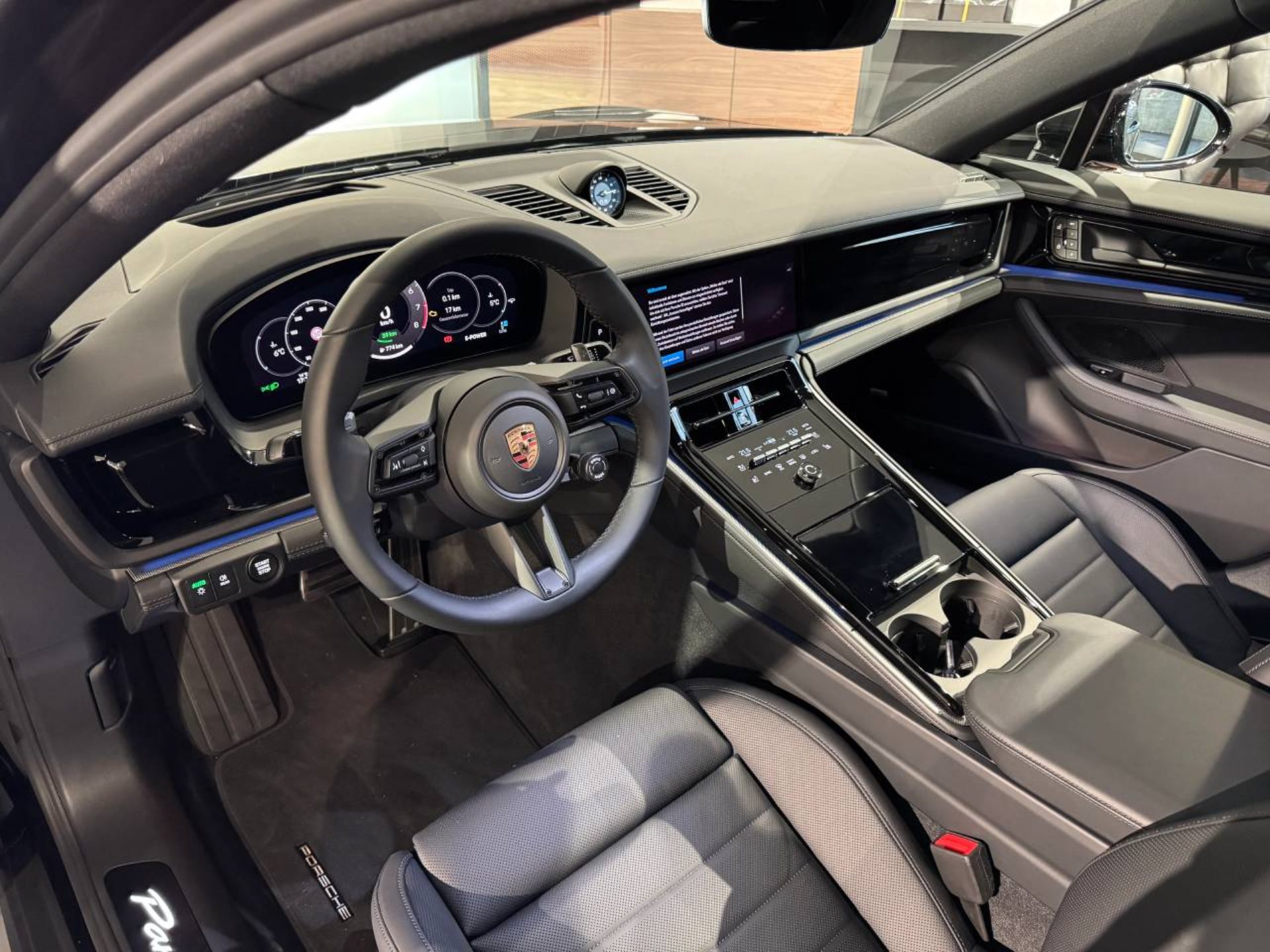 PORSCHE Panamera 4 E-Hybrid-image-14