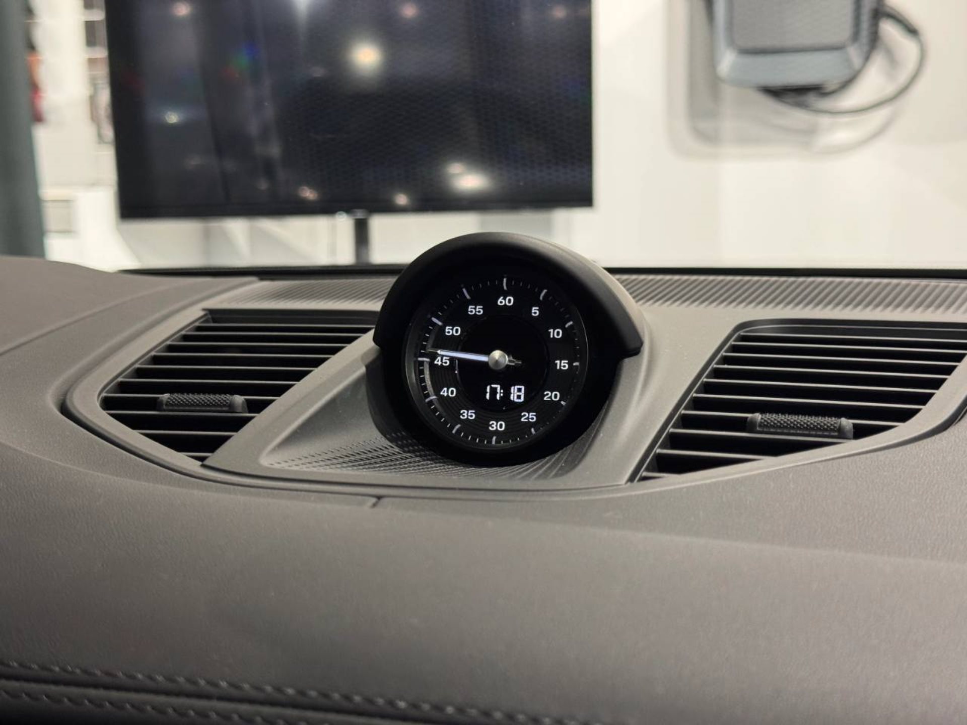 PORSCHE Panamera 4 E-Hybrid-image-21