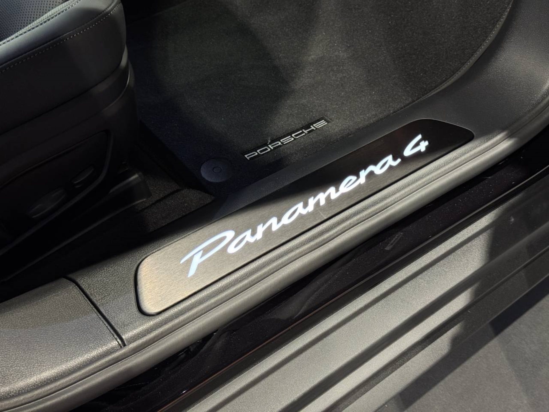 PORSCHE Panamera 4 E-Hybrid-image-43