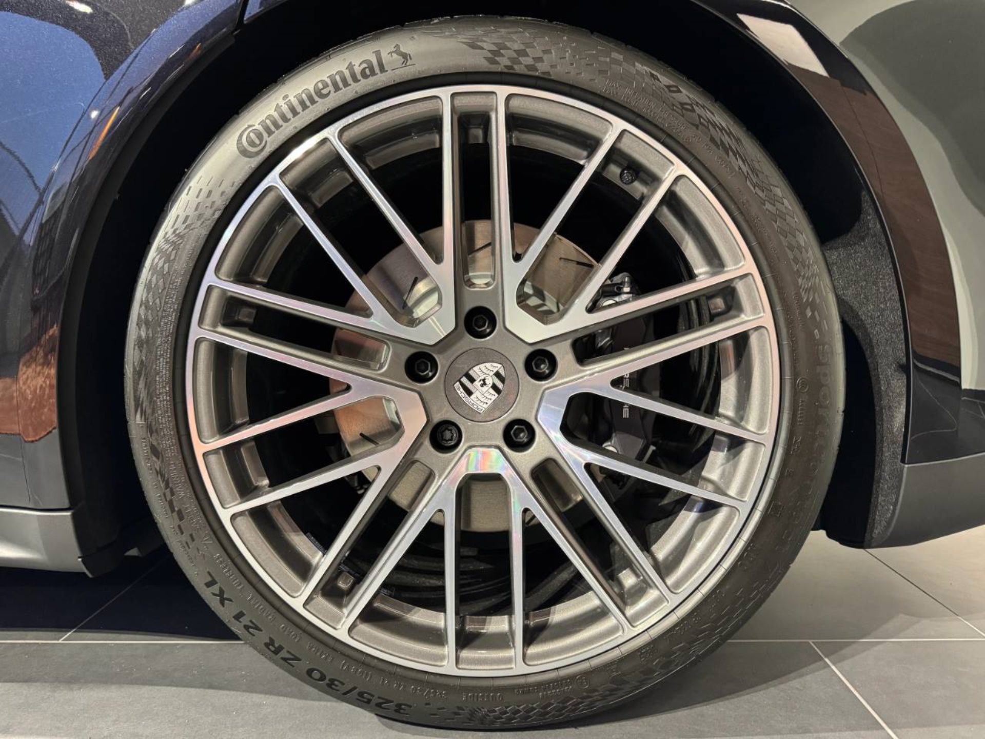 PORSCHE Panamera 4 E-Hybrid-image-10