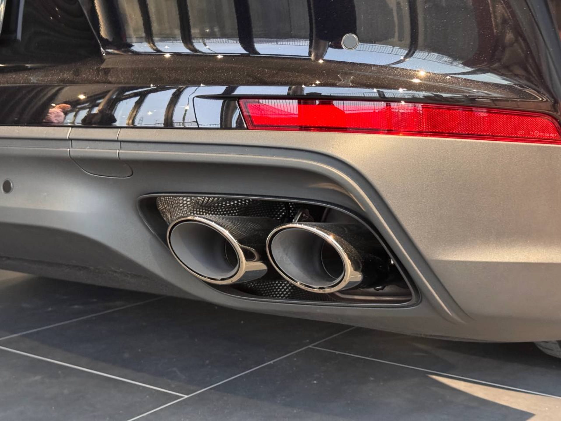 PORSCHE Panamera 4 E-Hybrid-image-40