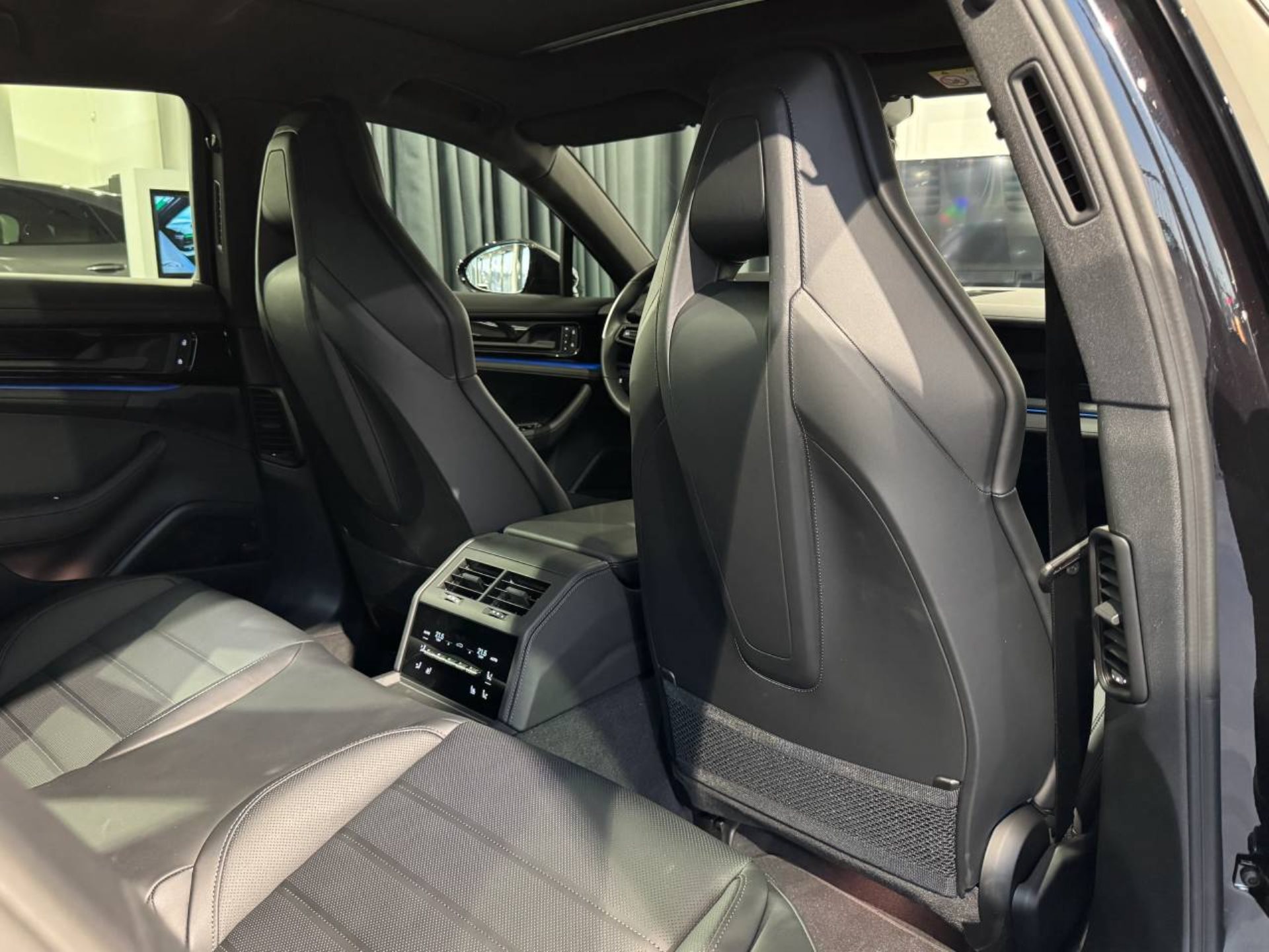 PORSCHE Panamera 4 E-Hybrid-image-29