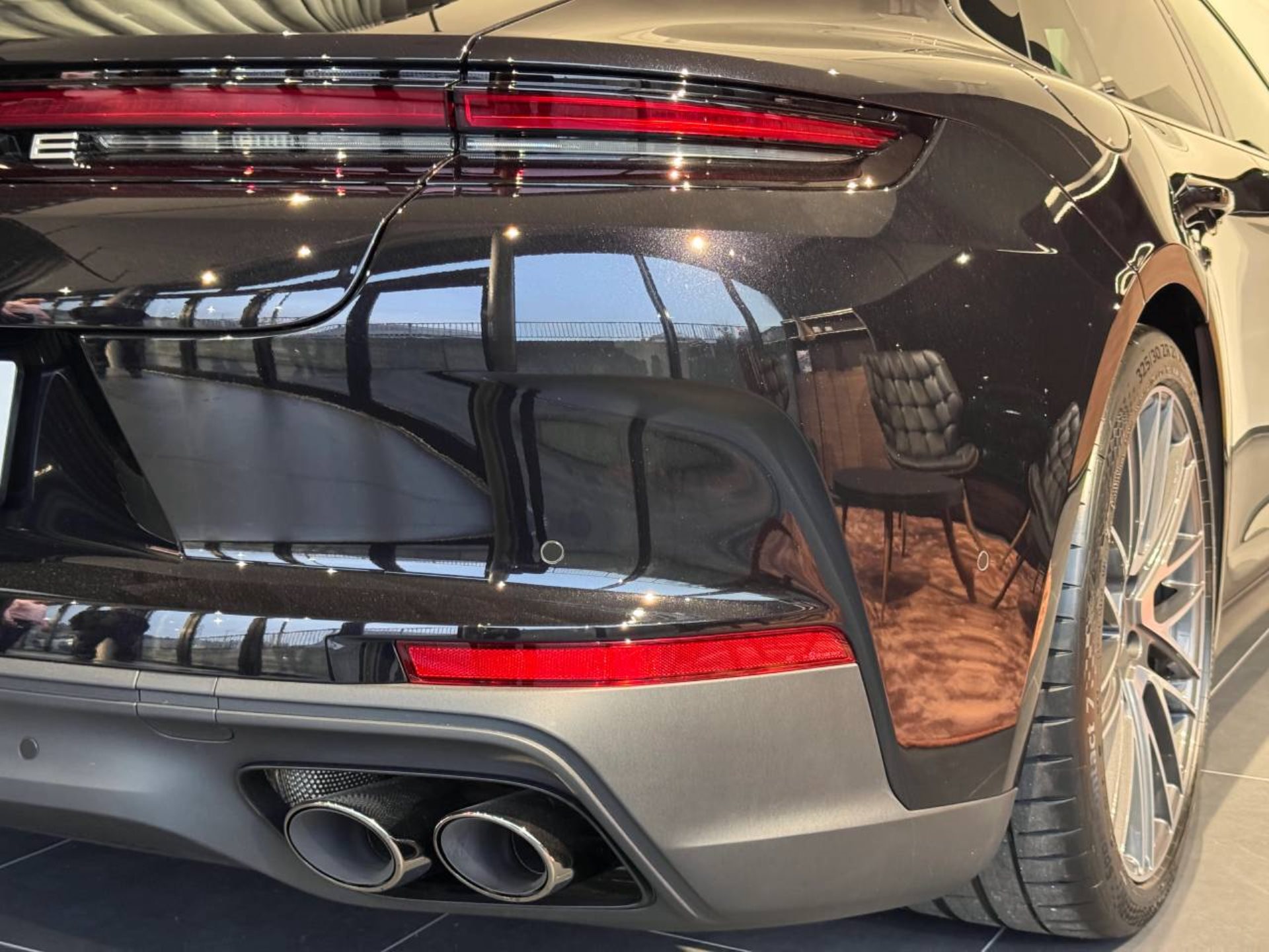 PORSCHE Panamera 4 E-Hybrid-image-39