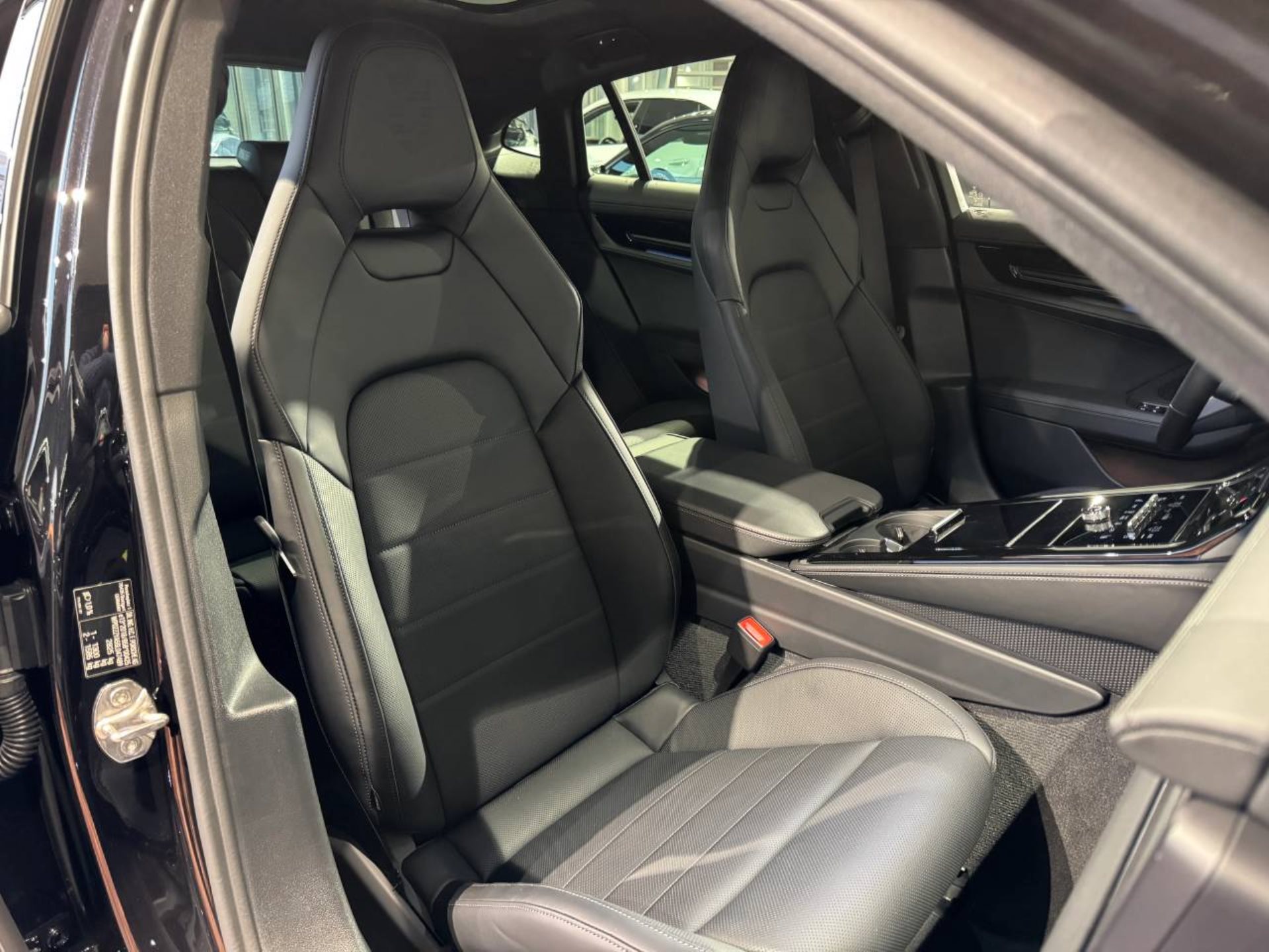 PORSCHE Panamera 4 E-Hybrid-image-24