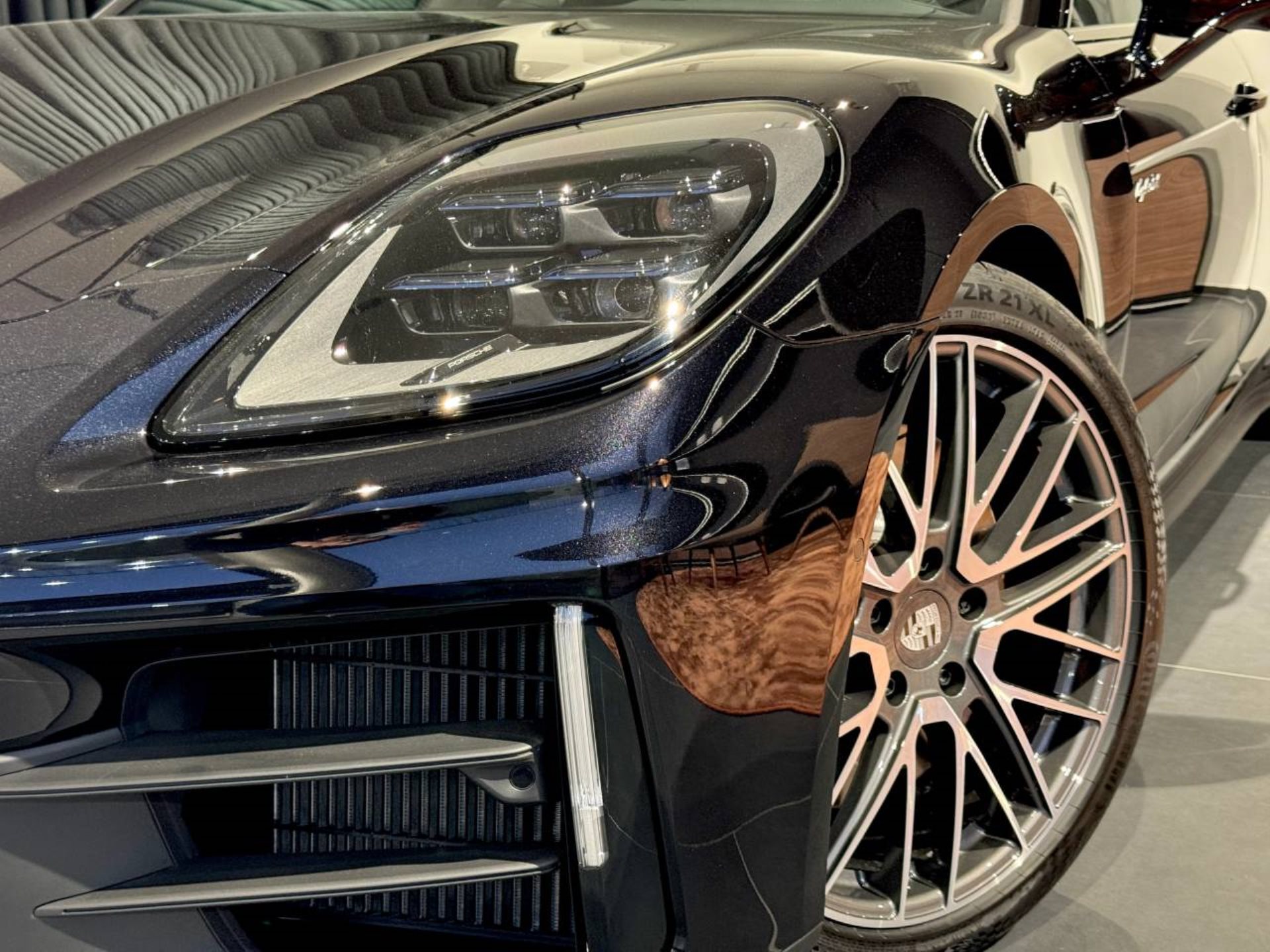 PORSCHE Panamera 4 E-Hybrid-image-33