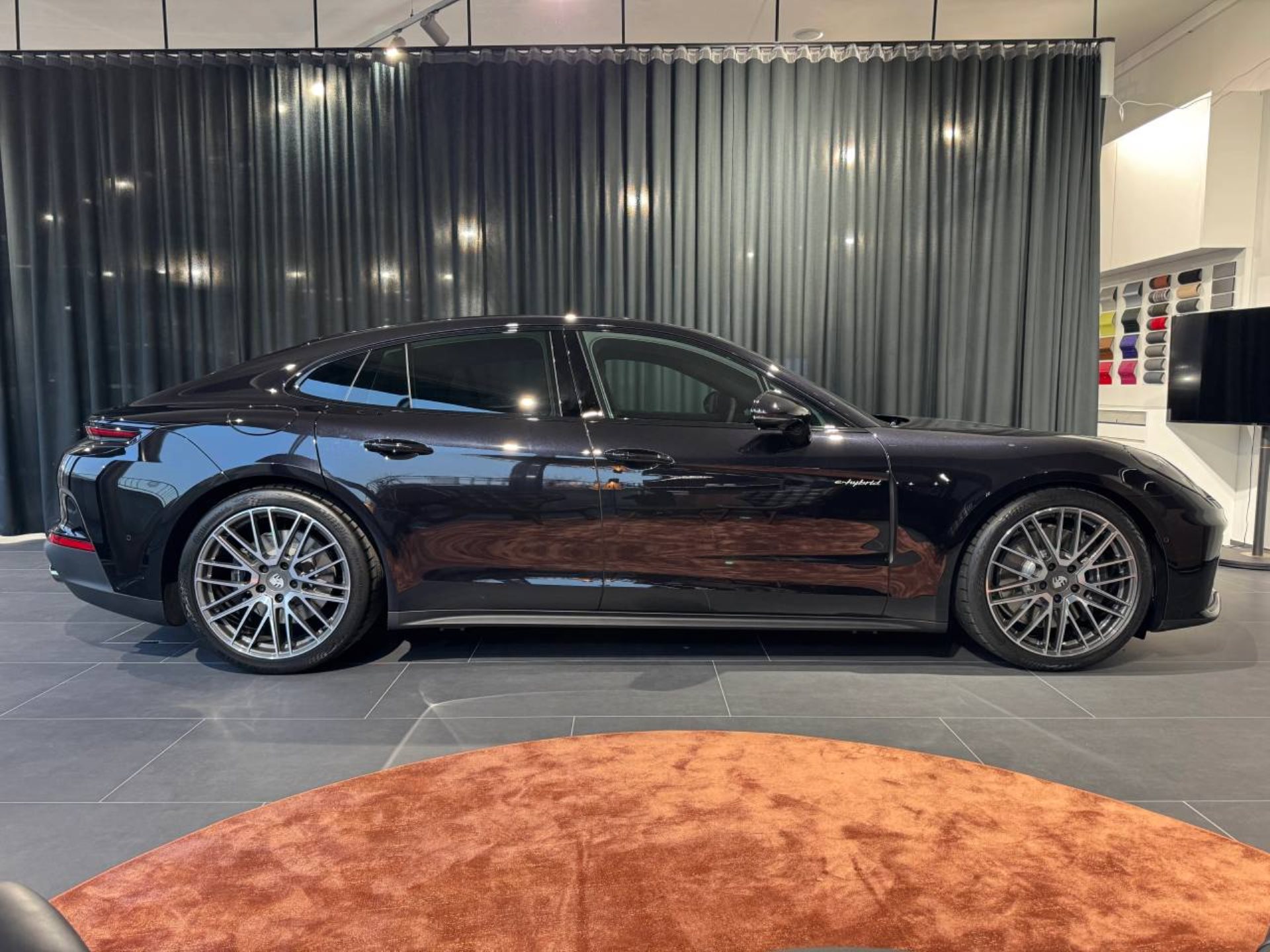 PORSCHE Panamera 4 E-Hybrid-image-8