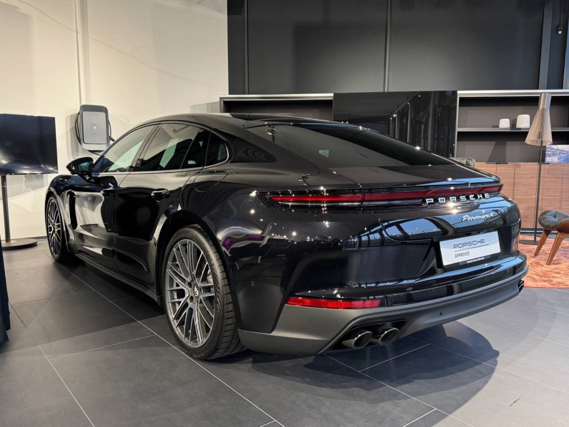 PORSCHE Panamera 4 E-Hybrid-image-2