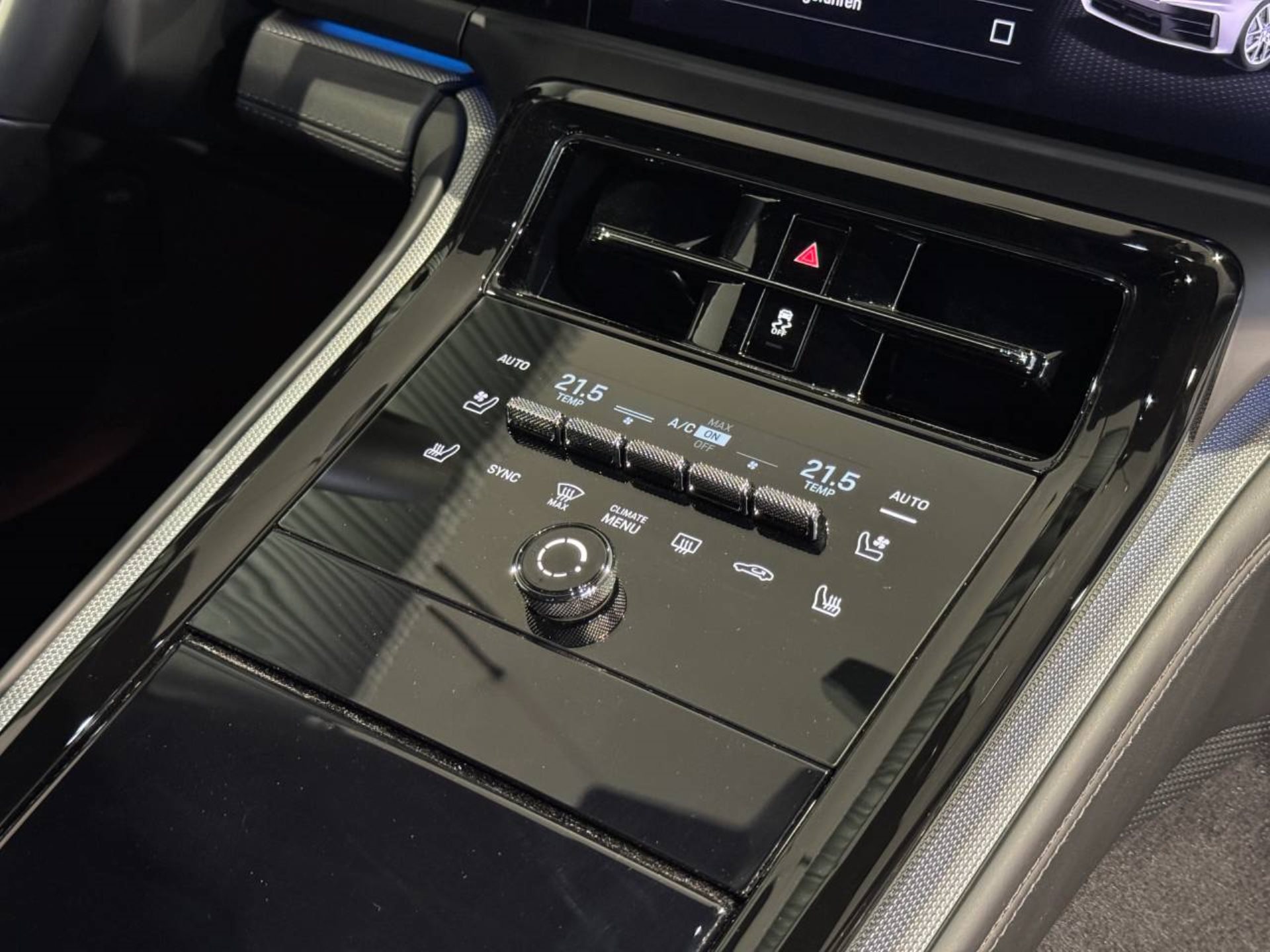 PORSCHE Panamera 4 E-Hybrid-image-19
