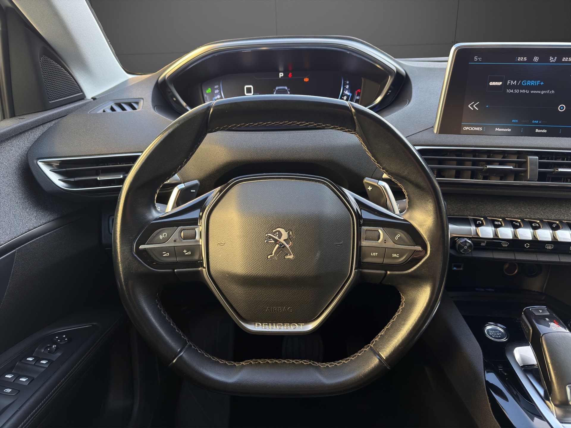 PEUGEOT 5008 1.2 Pure Tech Allure EAT8-image-11