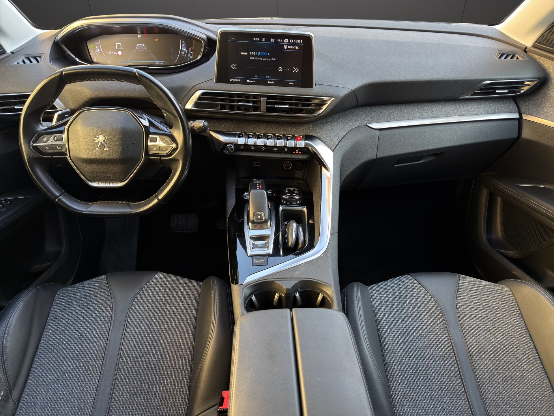PEUGEOT 5008 1.2 Pure Tech Allure EAT8-image-10