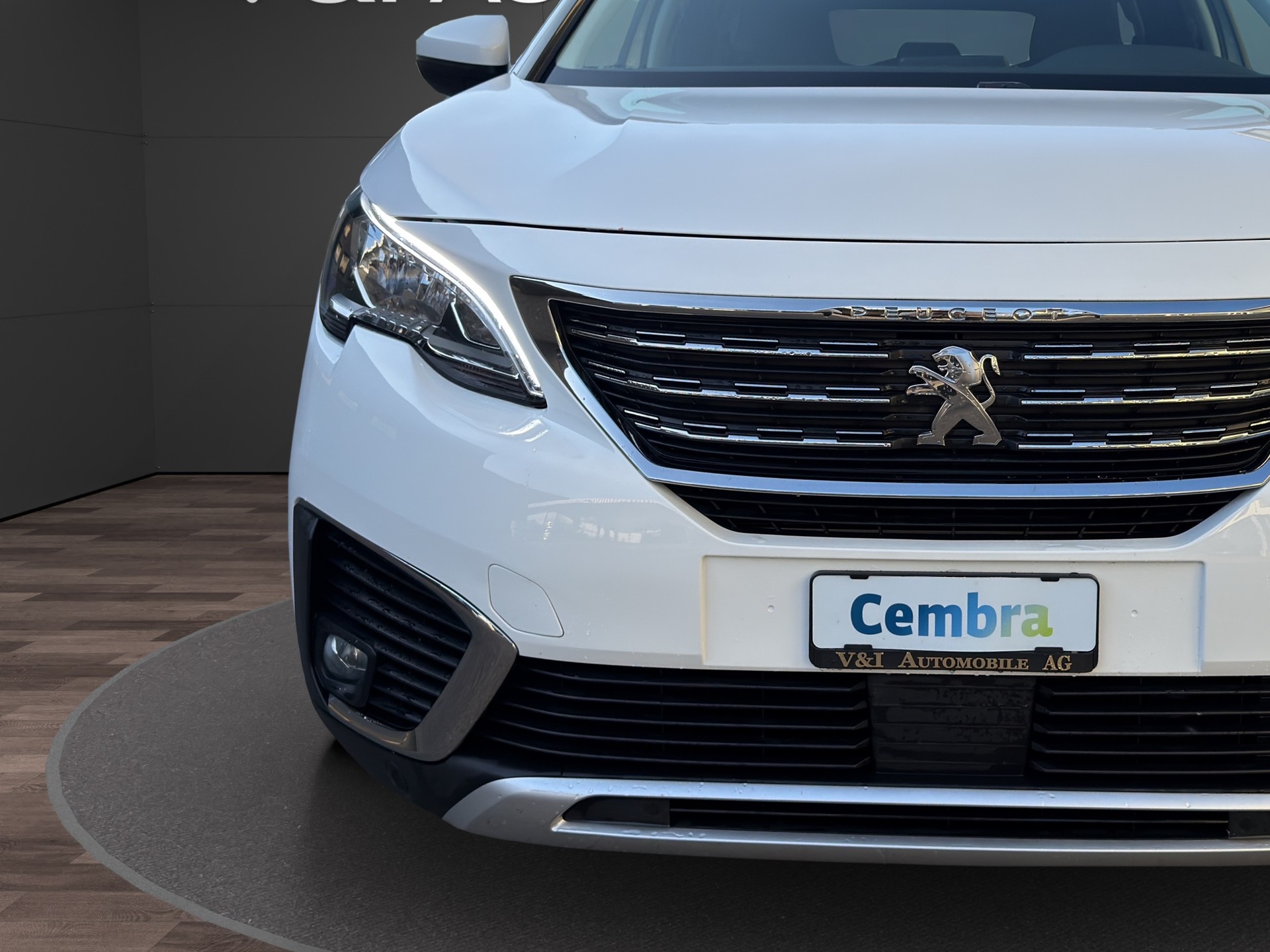 PEUGEOT 5008 1.2 Pure Tech Allure EAT8-image-8