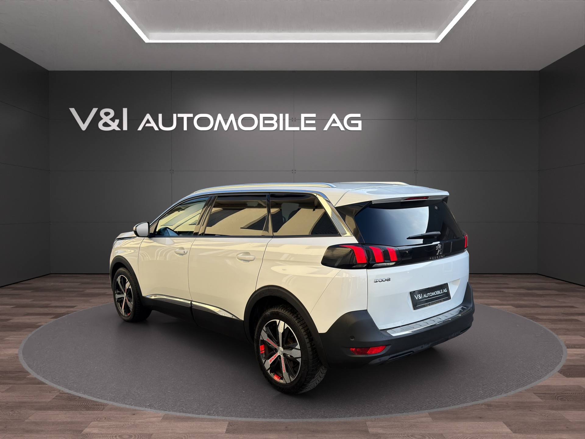 PEUGEOT 5008 1.2 Pure Tech Allure EAT8-image-3
