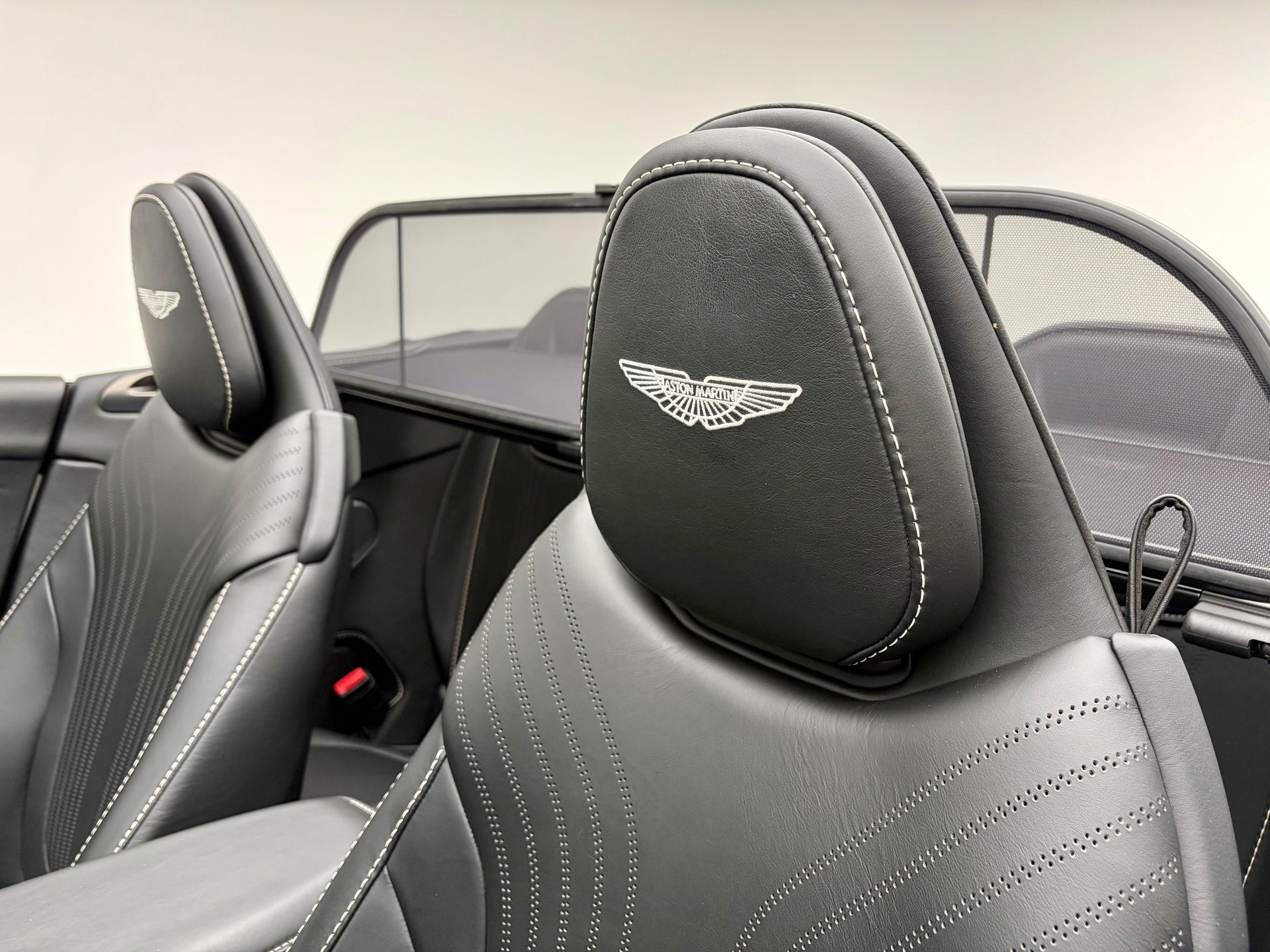 ASTON MARTIN DB11 Volante 4.0 V8 Bi-Turbo-image-10