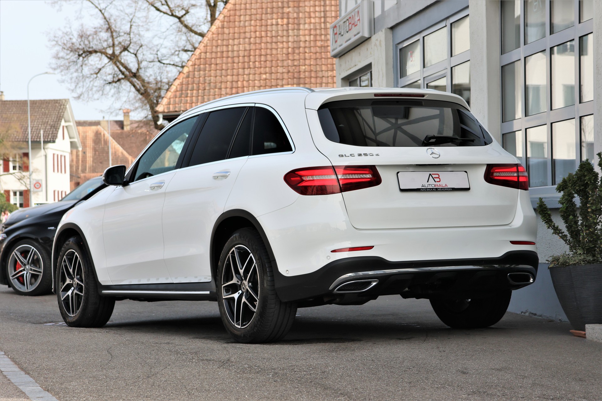 MERCEDES-BENZ GLC 250 d AMG Line 4Matic 9G-Tronic (CH)-image-2