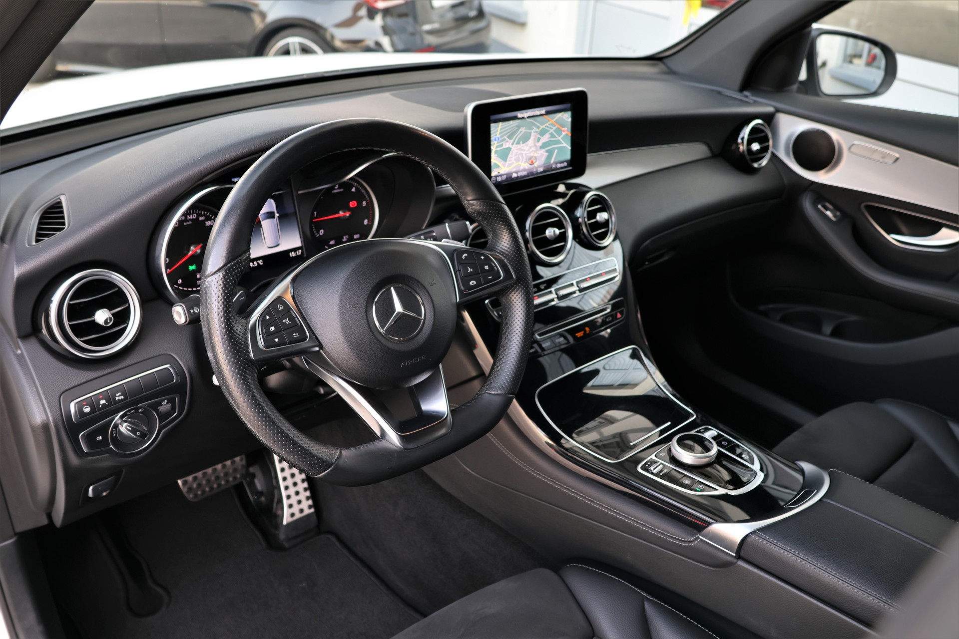 MERCEDES-BENZ GLC 250 d AMG Line 4Matic 9G-Tronic (CH)-image-9
