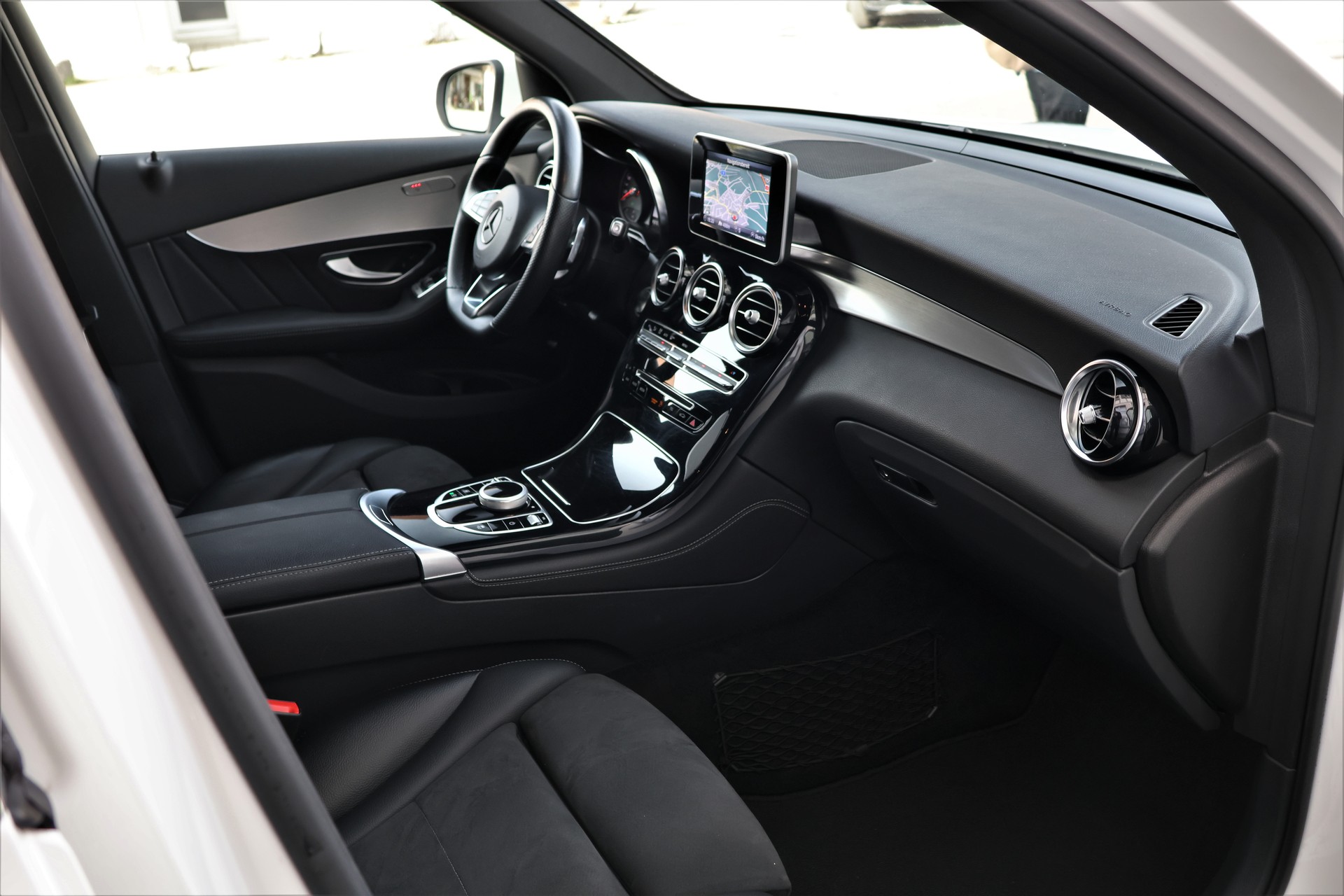 MERCEDES-BENZ GLC 250 d AMG Line 4Matic 9G-Tronic (CH)-image-17