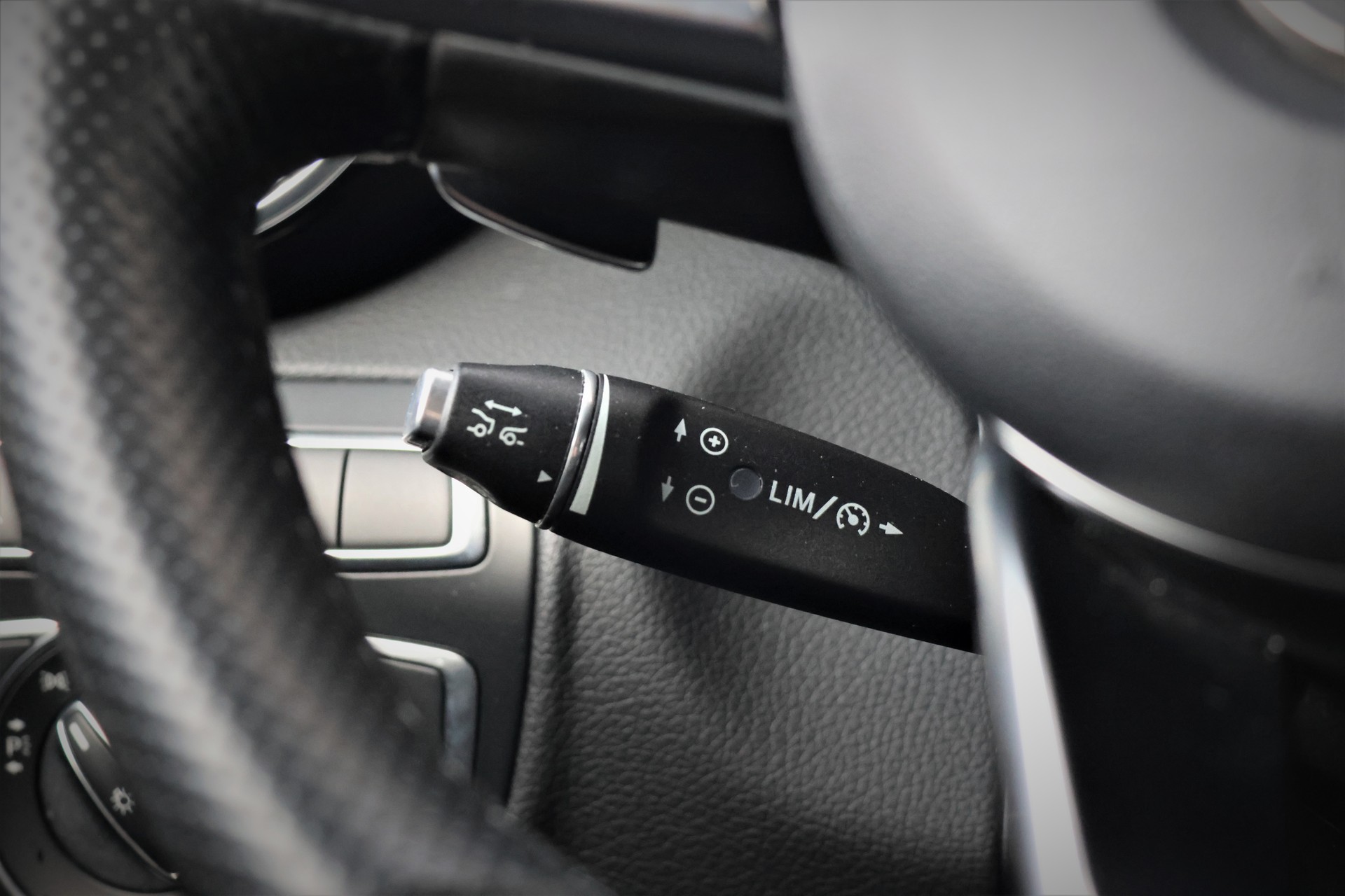 MERCEDES-BENZ GLC 250 d AMG Line 4Matic 9G-Tronic (CH)-image-16
