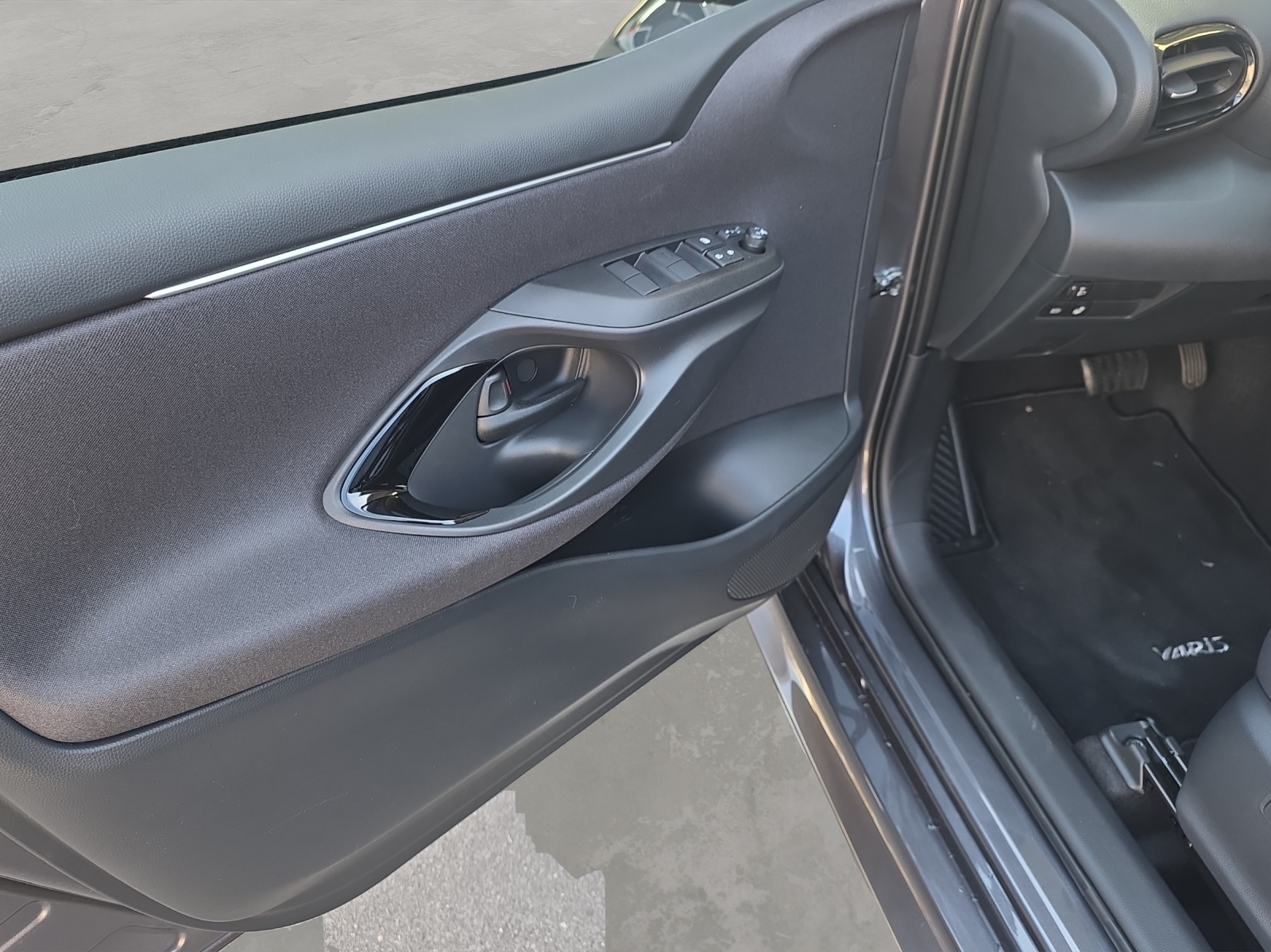 TOYOTA Yaris 1.5 VVT-i HSD Trend-image-10