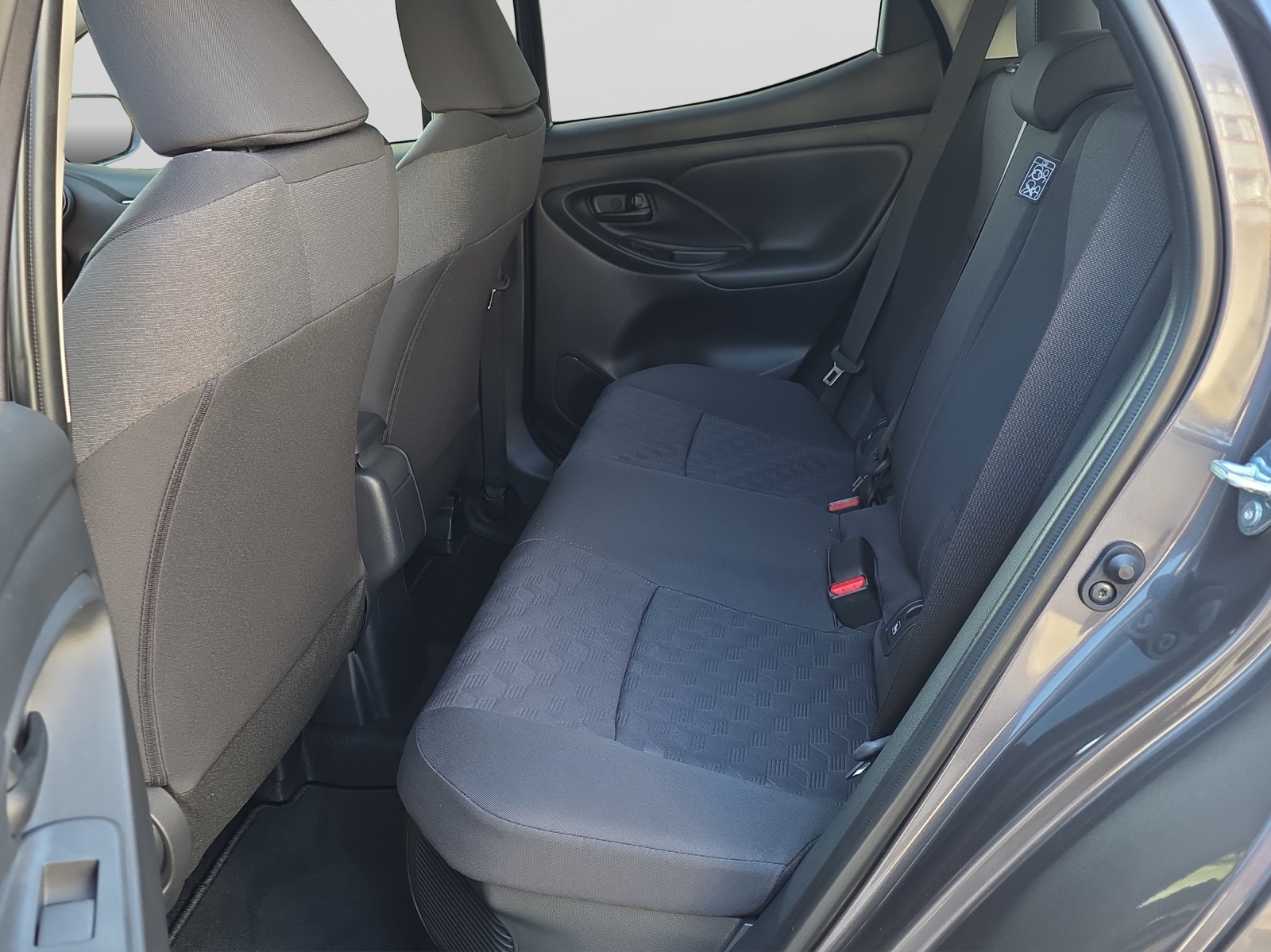 TOYOTA Yaris 1.5 VVT-i HSD Trend-image-11