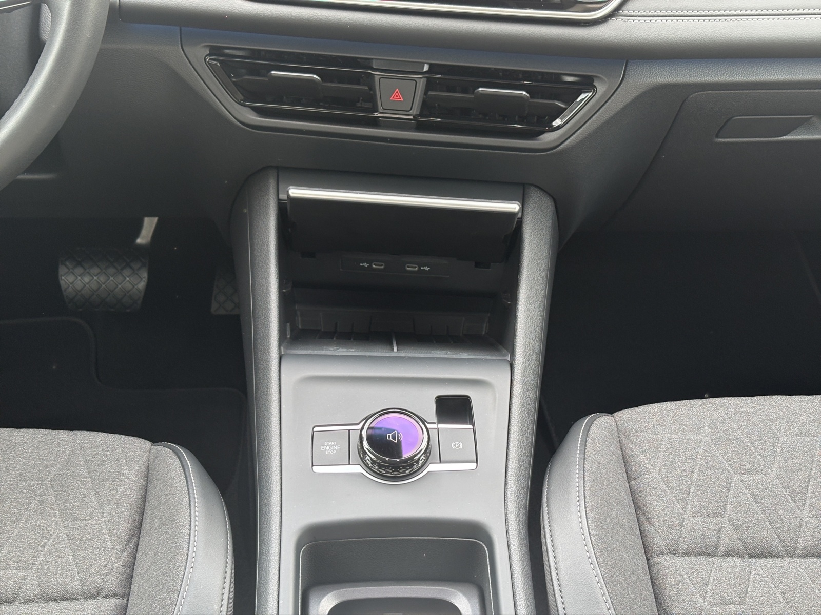 VW Tiguan 2.0 TDI SCR Elegance 4Motion DSG-image-14