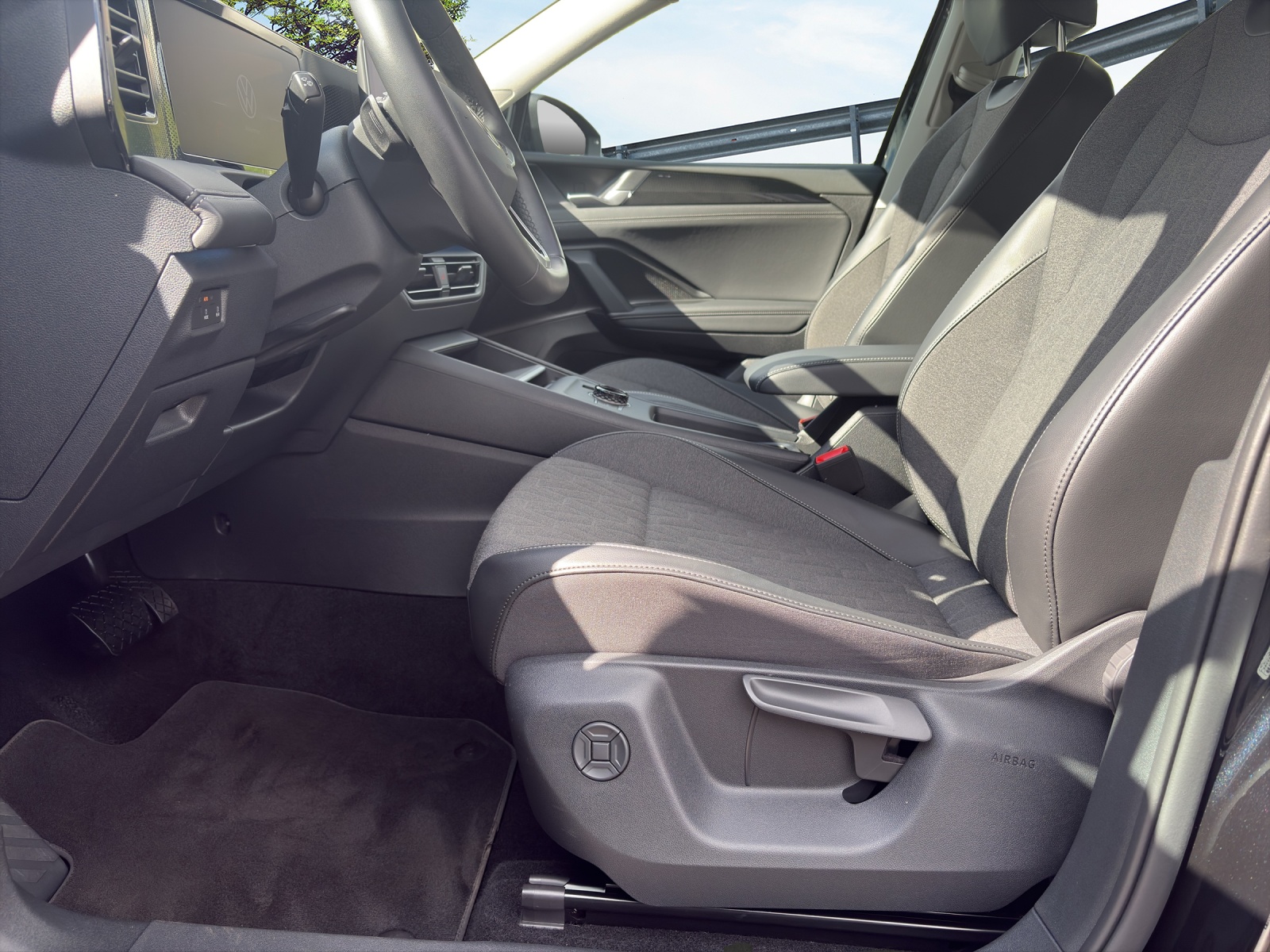 VW Tiguan 2.0 TDI SCR Elegance 4Motion DSG-image-6