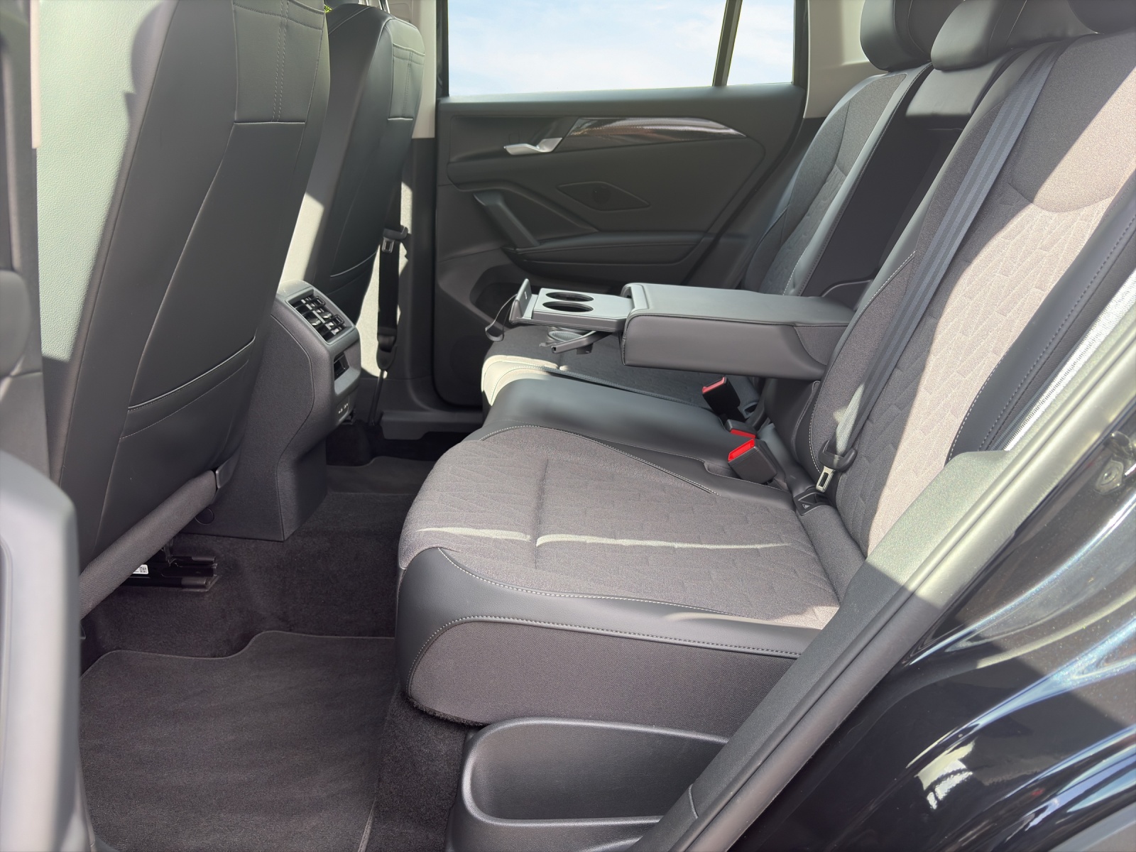 VW Tiguan 2.0 TDI SCR Elegance 4Motion DSG-image-7
