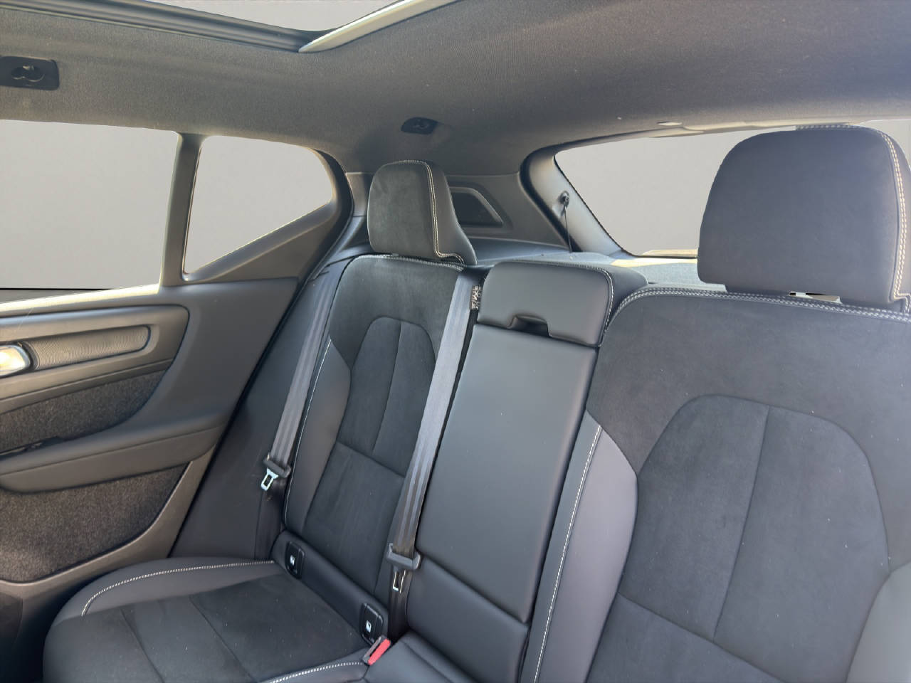 VOLVO XC40 1.5 T4 PiH Plus Dark .-image-11