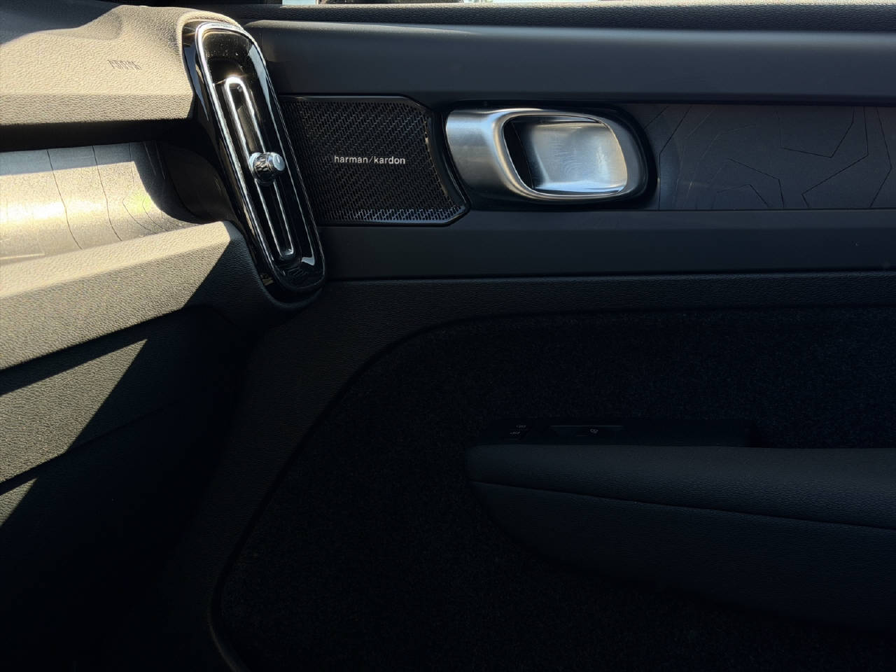 VOLVO XC40 1.5 T4 PiH Plus Dark .-image-14