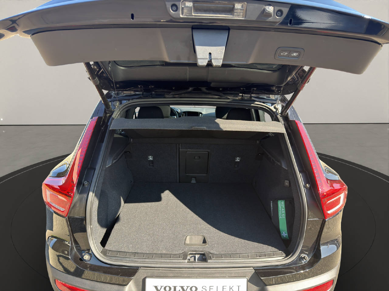 VOLVO XC40 1.5 T4 PiH Plus Dark .-image-6