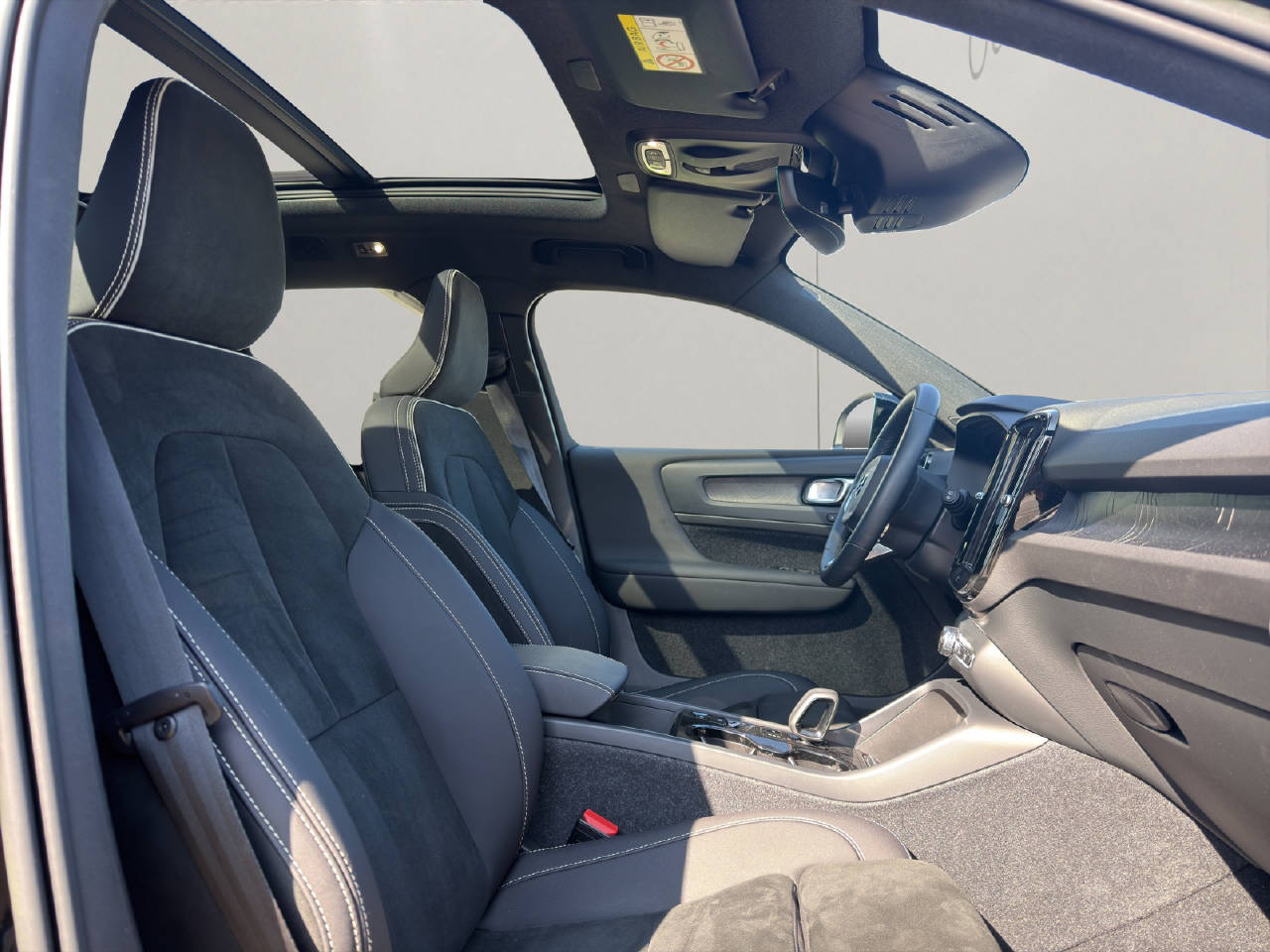 VOLVO XC40 1.5 T4 PiH Plus Dark .-image-12