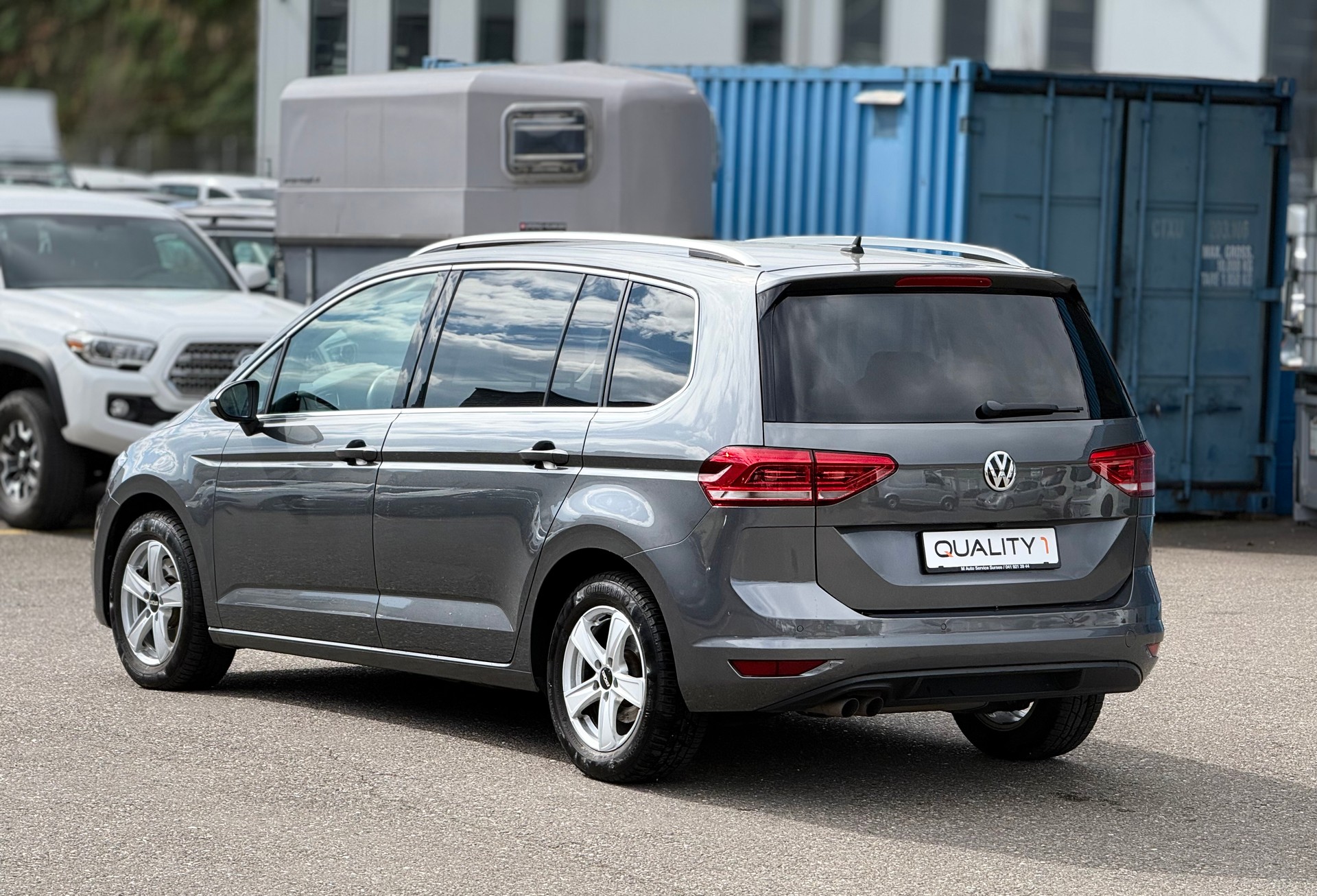 VW Touran 2.0 TDI BlueMotion Technology Highline DSG-image-1