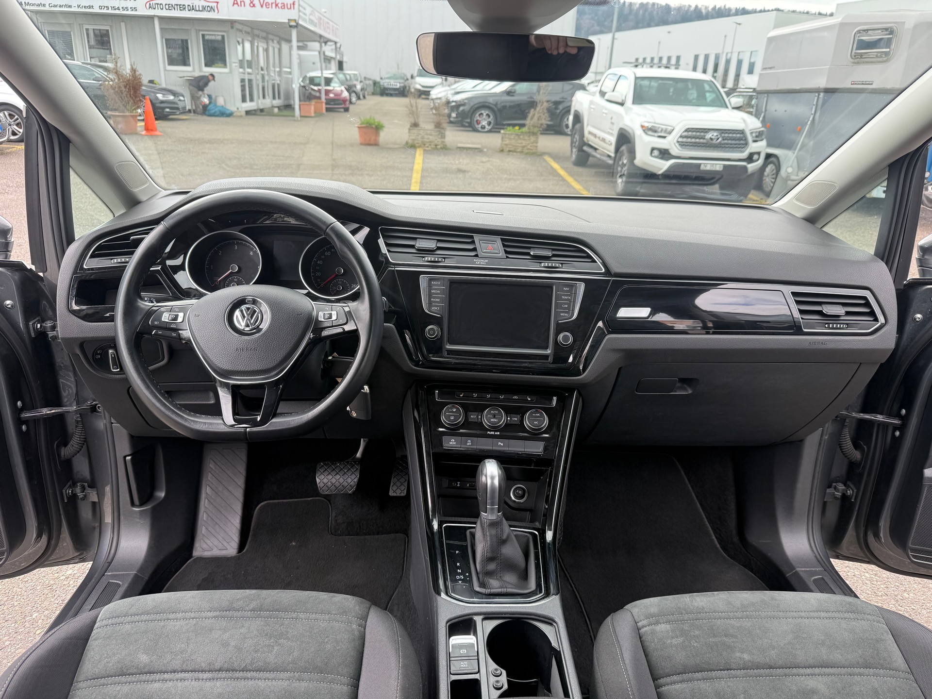 VW Touran 2.0 TDI BlueMotion Technology Highline DSG-image-3