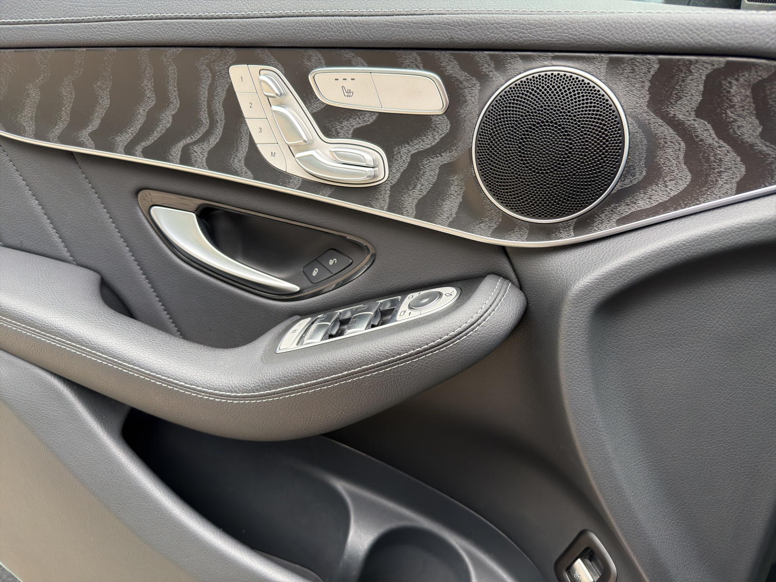 MERCEDES-BENZ GLC 220 d AMG Line 4Matic 9G-Tronic-image-10