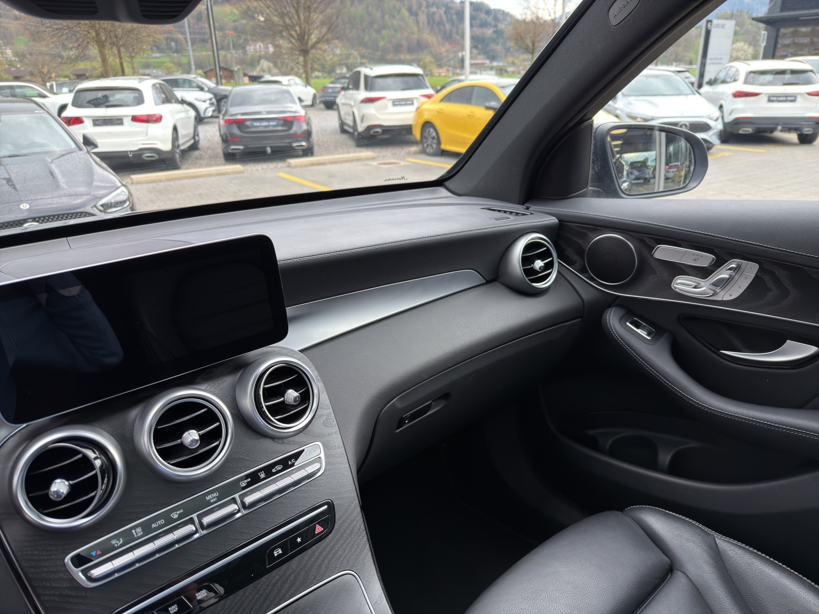 MERCEDES-BENZ GLC 220 d AMG Line 4Matic 9G-Tronic-image-9