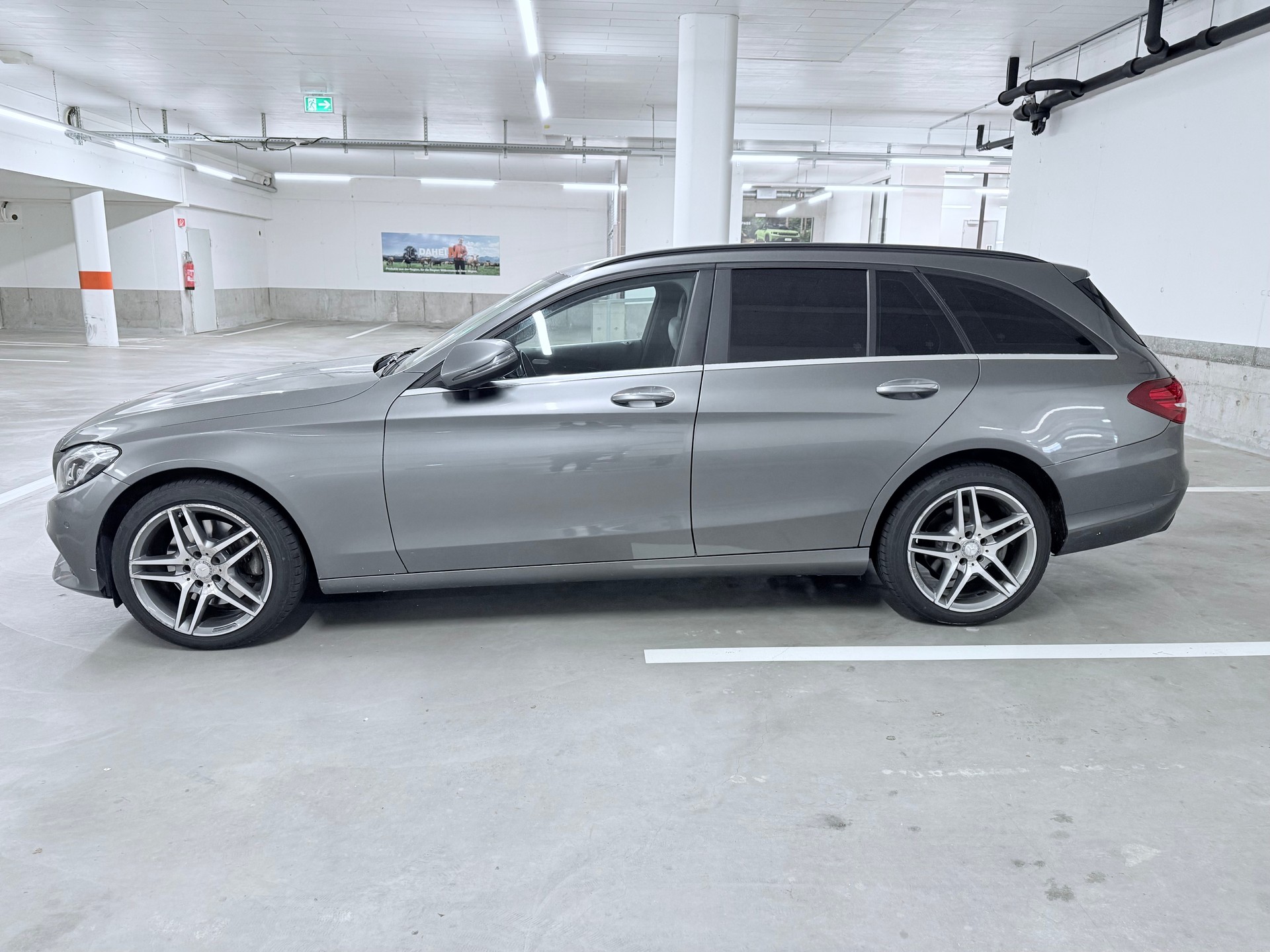 MERCEDES-BENZ C 250 d Swiss Star AMG Line 4Matic 9G-Tronic-image-7