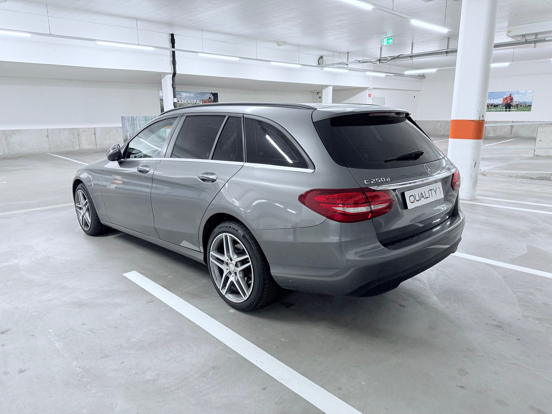 MERCEDES-BENZ C 250 d Swiss Star AMG Line 4Matic 9G-Tronic-image-5