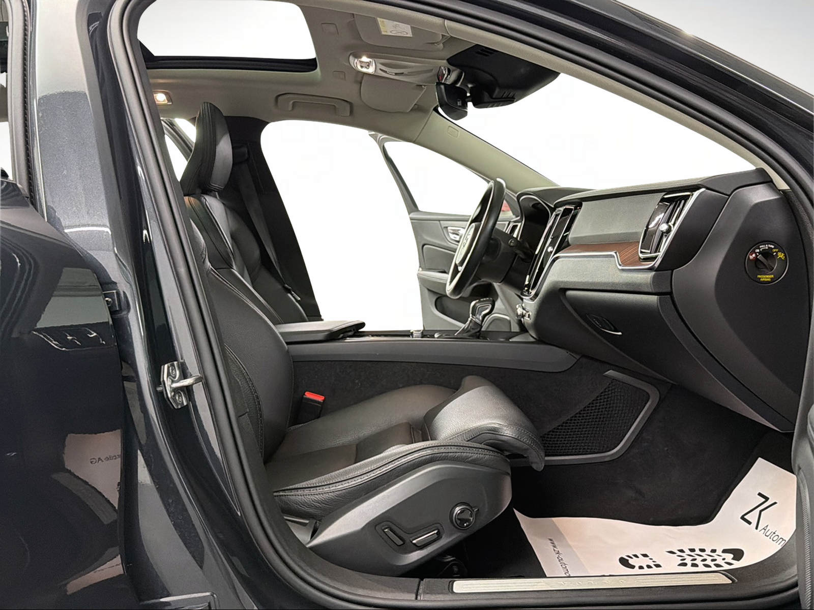 VOLVO V60 Cross Country D4 190PS SAVILE GREY AWD Geartronic / Panoramadach / Head-Up-Display / Leder / RF-Kamera / AHK /-image-8