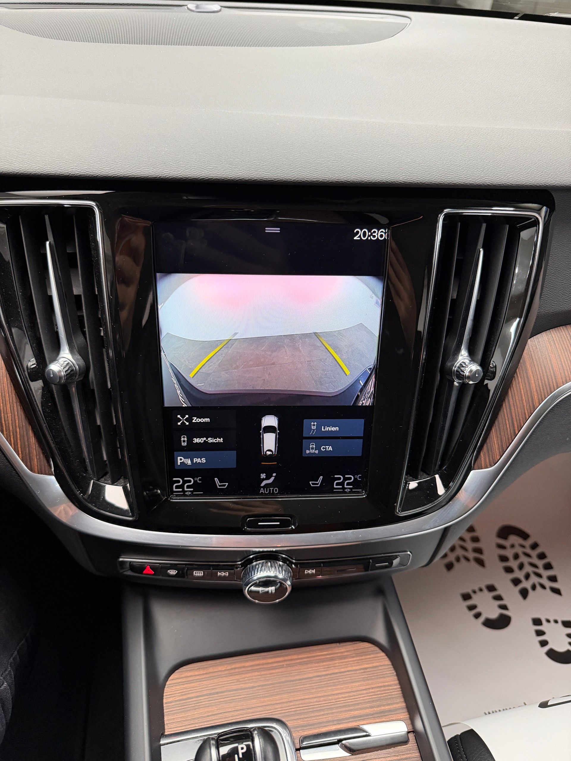 VOLVO V60 Cross Country D4 190PS SAVILE GREY AWD Geartronic / Panoramadach / Head-Up-Display / Leder / RF-Kamera / AHK /-image-13