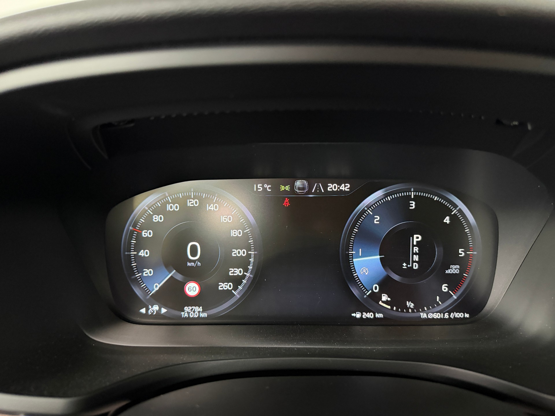 VOLVO V60 Cross Country D4 190PS SAVILE GREY AWD Geartronic / Panoramadach / Head-Up-Display / Leder / RF-Kamera / AHK /-image-12