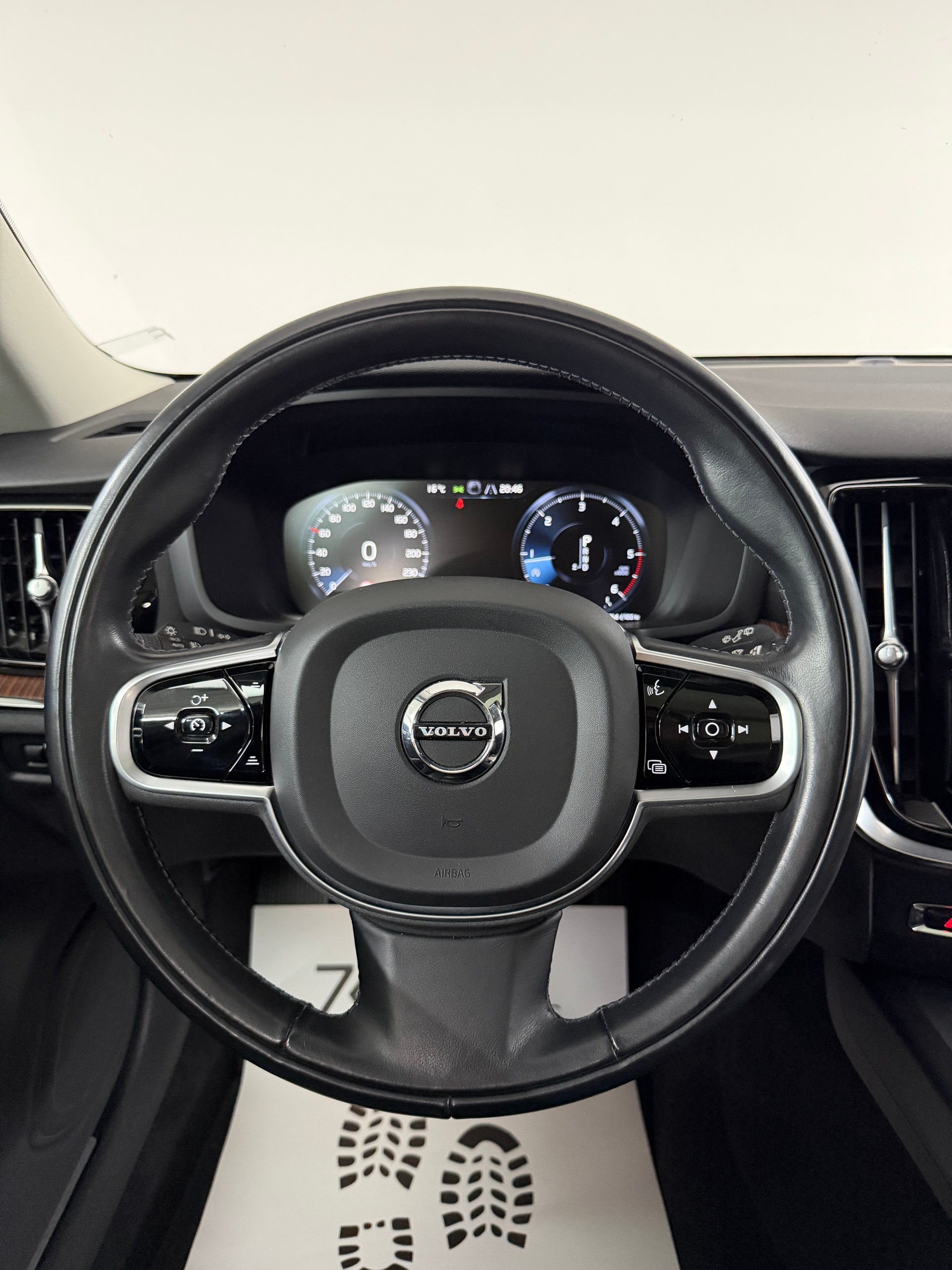 VOLVO V60 Cross Country D4 190PS SAVILE GREY AWD Geartronic / Panoramadach / Head-Up-Display / Leder / RF-Kamera / AHK /-image-11