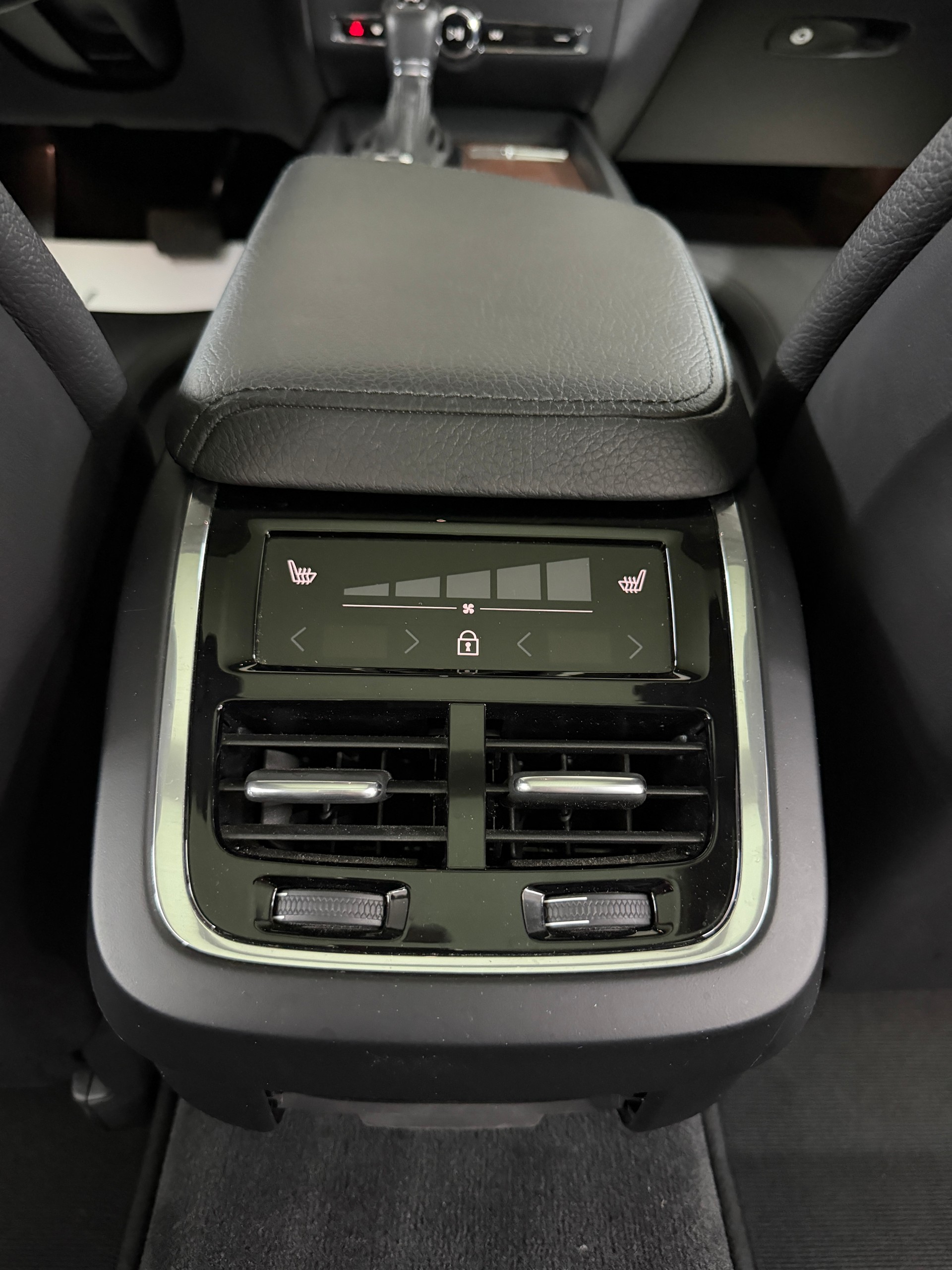 VOLVO V60 Cross Country D4 190PS SAVILE GREY AWD Geartronic / Panoramadach / Head-Up-Display / Leder / RF-Kamera / AHK /-image-19