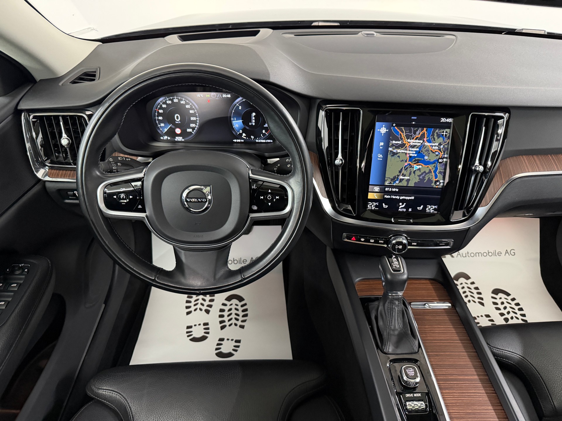 VOLVO V60 Cross Country D4 190PS SAVILE GREY AWD Geartronic / Panoramadach / Head-Up-Display / Leder / RF-Kamera / AHK /-image-10