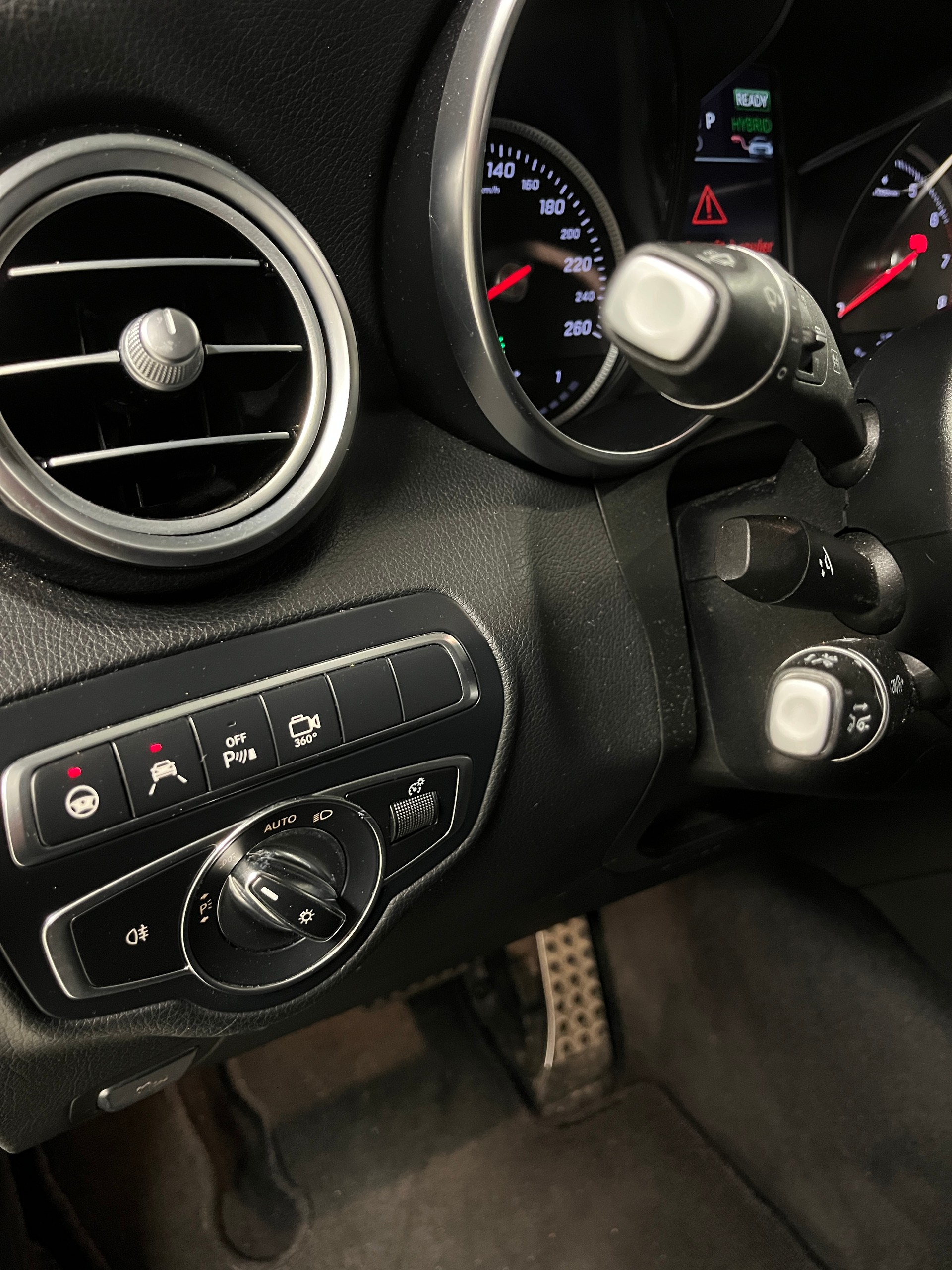 MERCEDES-BENZ GLC 350 e AMG Line 4Matic 7G-Tronic-image-12