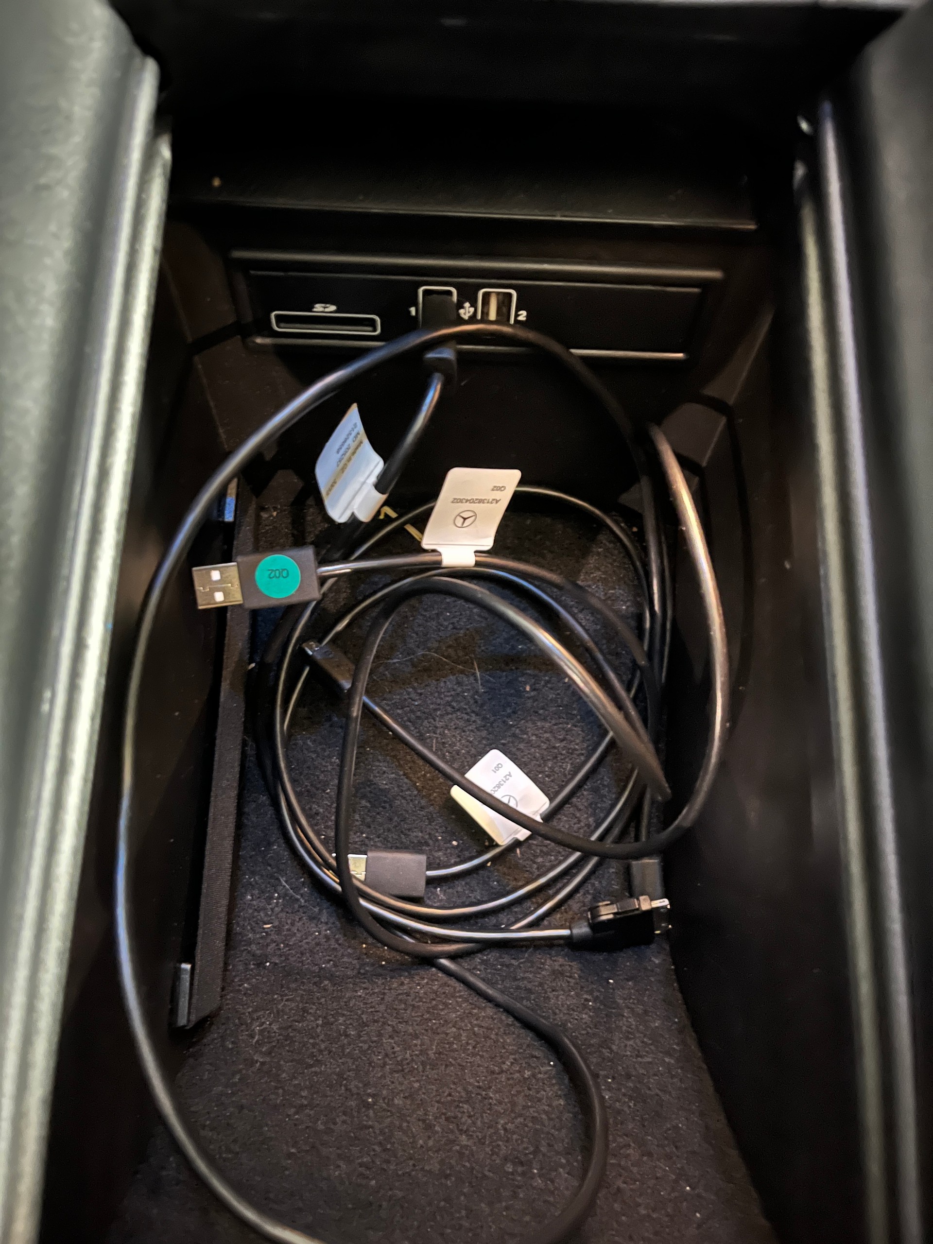 MERCEDES-BENZ GLC 350 e AMG Line 4Matic 7G-Tronic-image-30