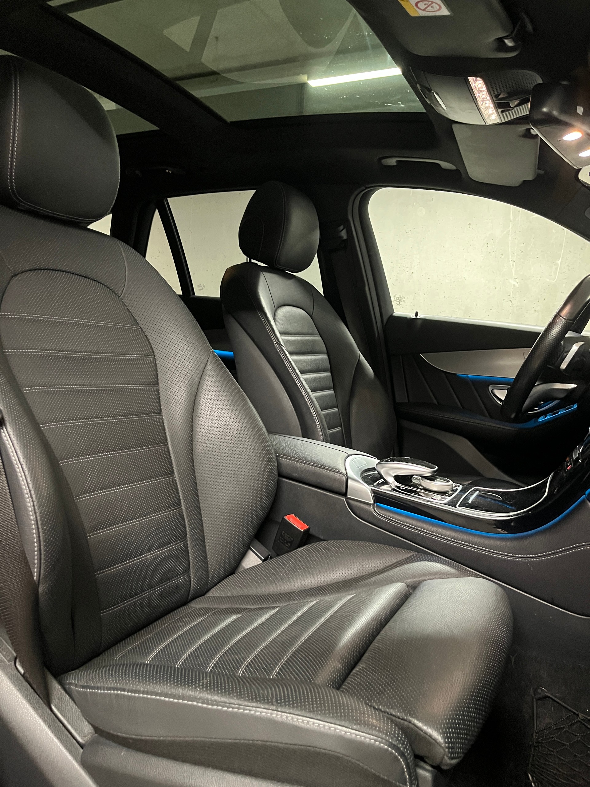 MERCEDES-BENZ GLC 350 e AMG Line 4Matic 7G-Tronic-image-16