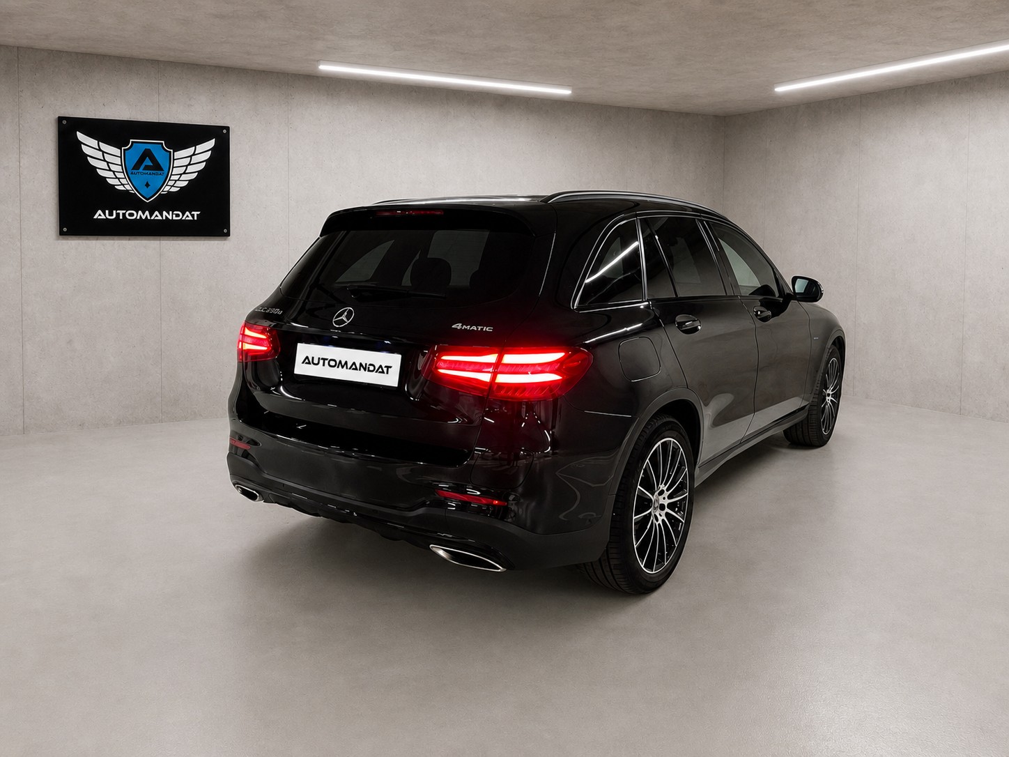 MERCEDES-BENZ GLC 350 e AMG Line 4Matic 7G-Tronic-image-5