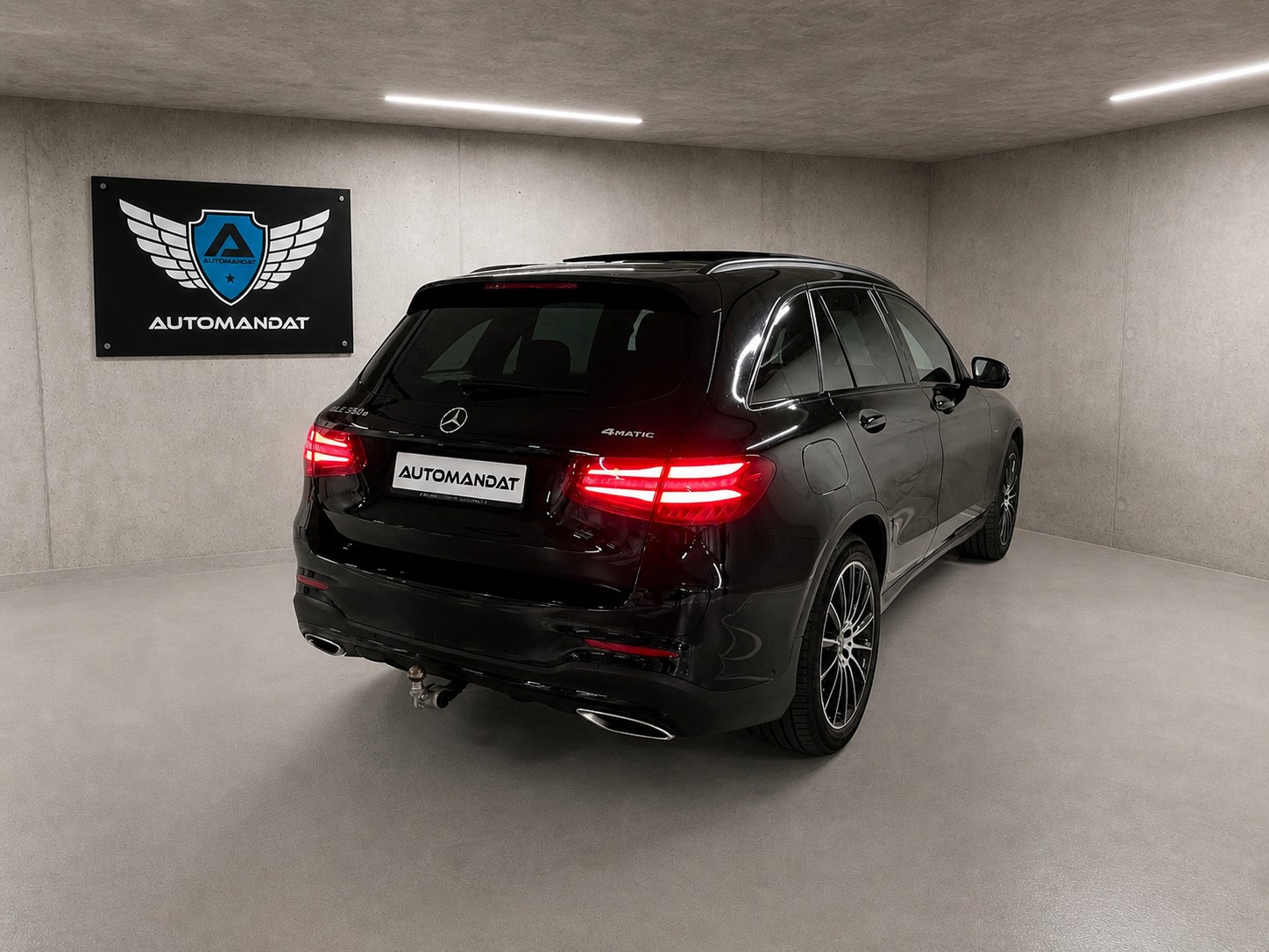 MERCEDES-BENZ GLC 350 e AMG Line 4Matic 7G-Tronic-showroom-element-1