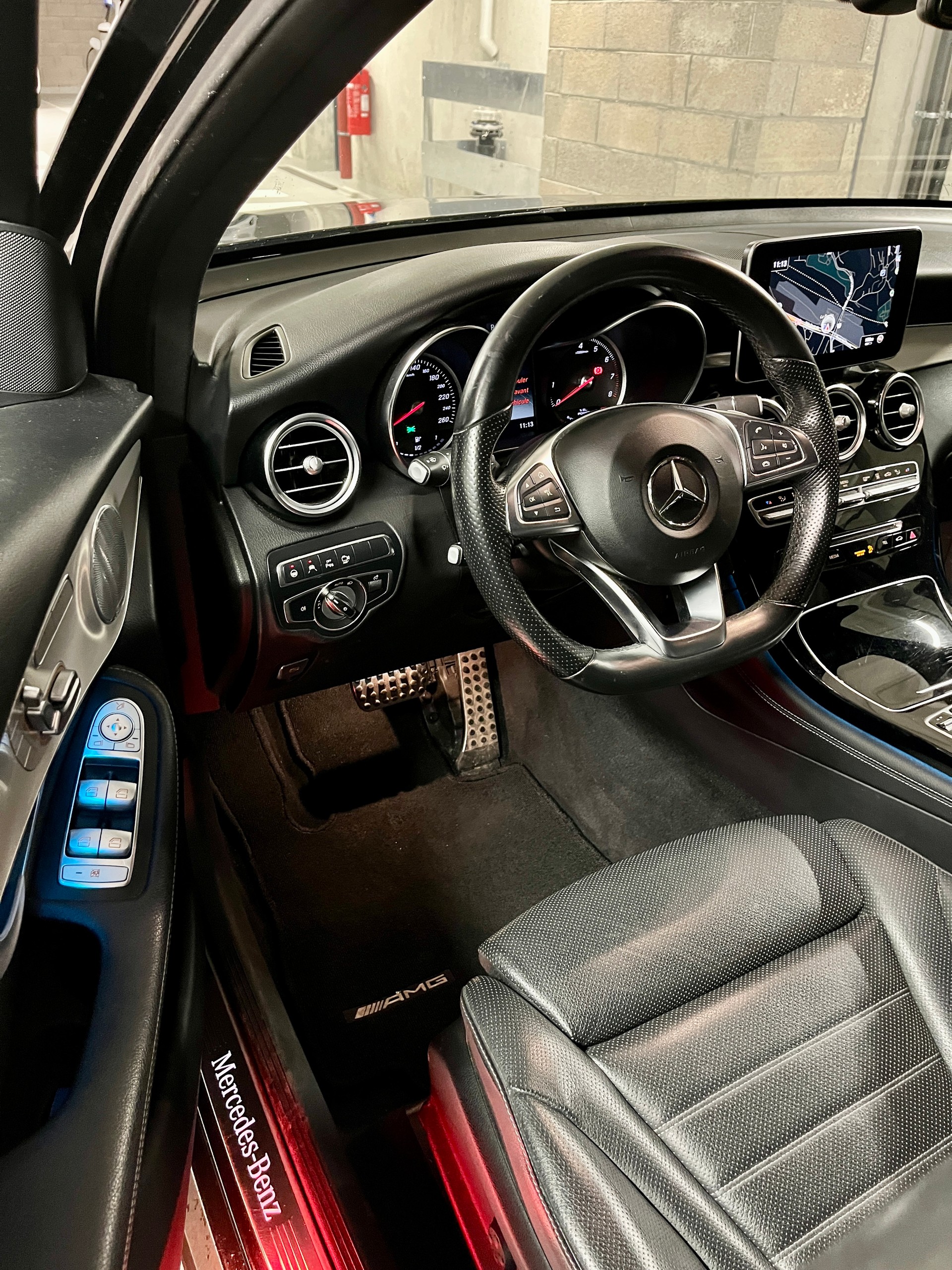 MERCEDES-BENZ GLC 350 e AMG Line 4Matic 7G-Tronic-image-11