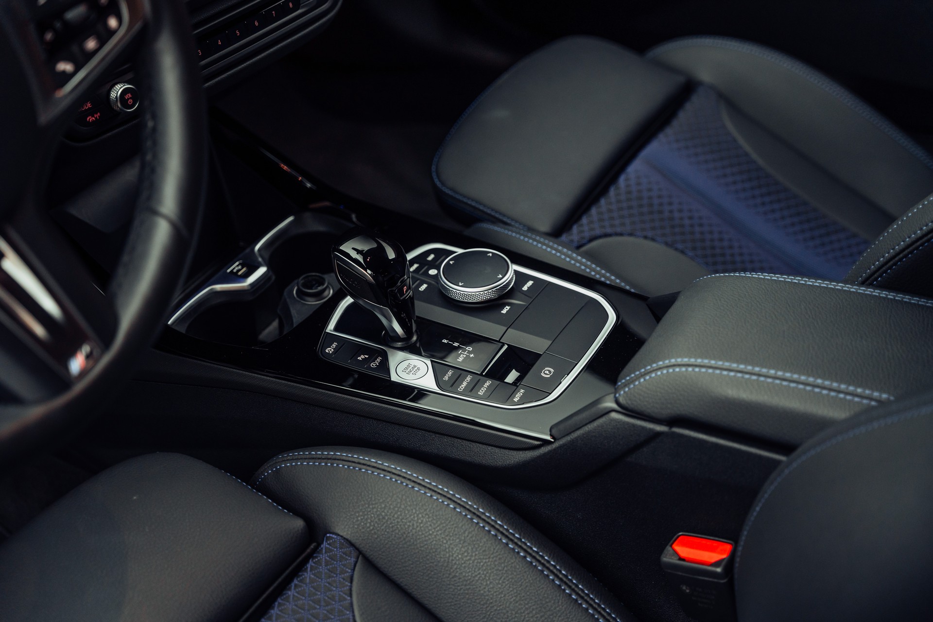 BMW M135i xDrive Steptronic-image-11