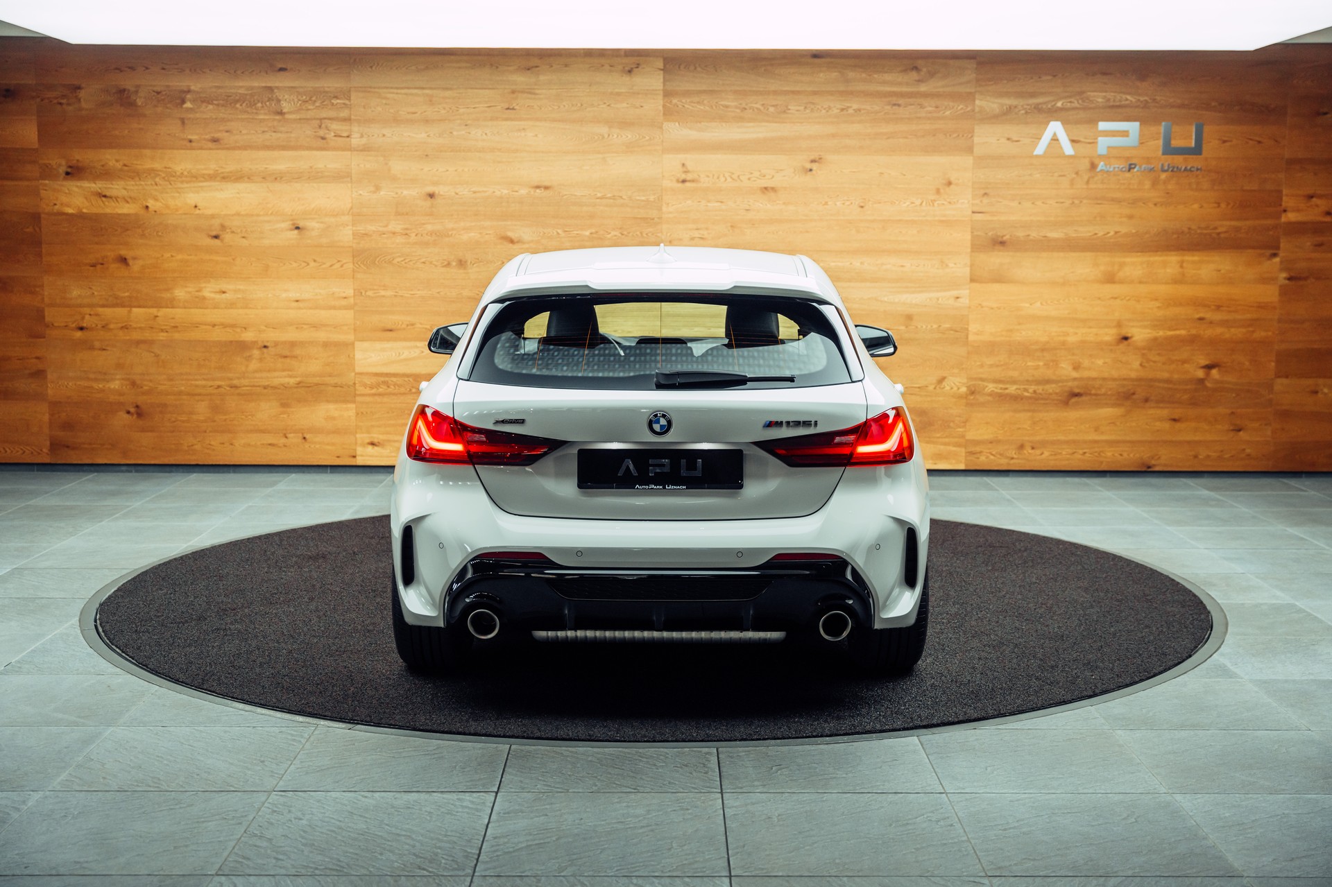 BMW M135i xDrive Steptronic-image-17